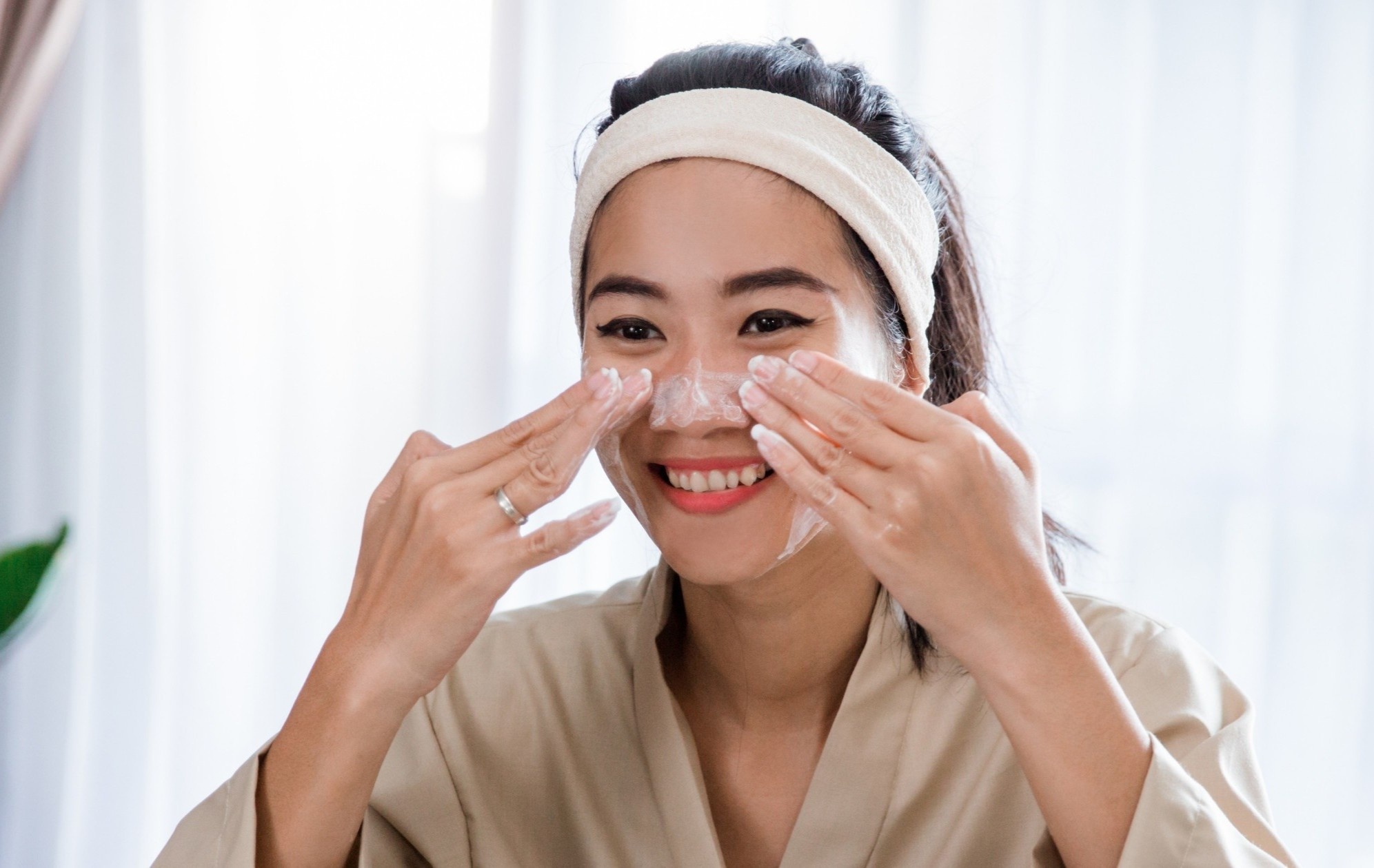 Nhung sai lam khi cham soc da vao ban dem hinh anh