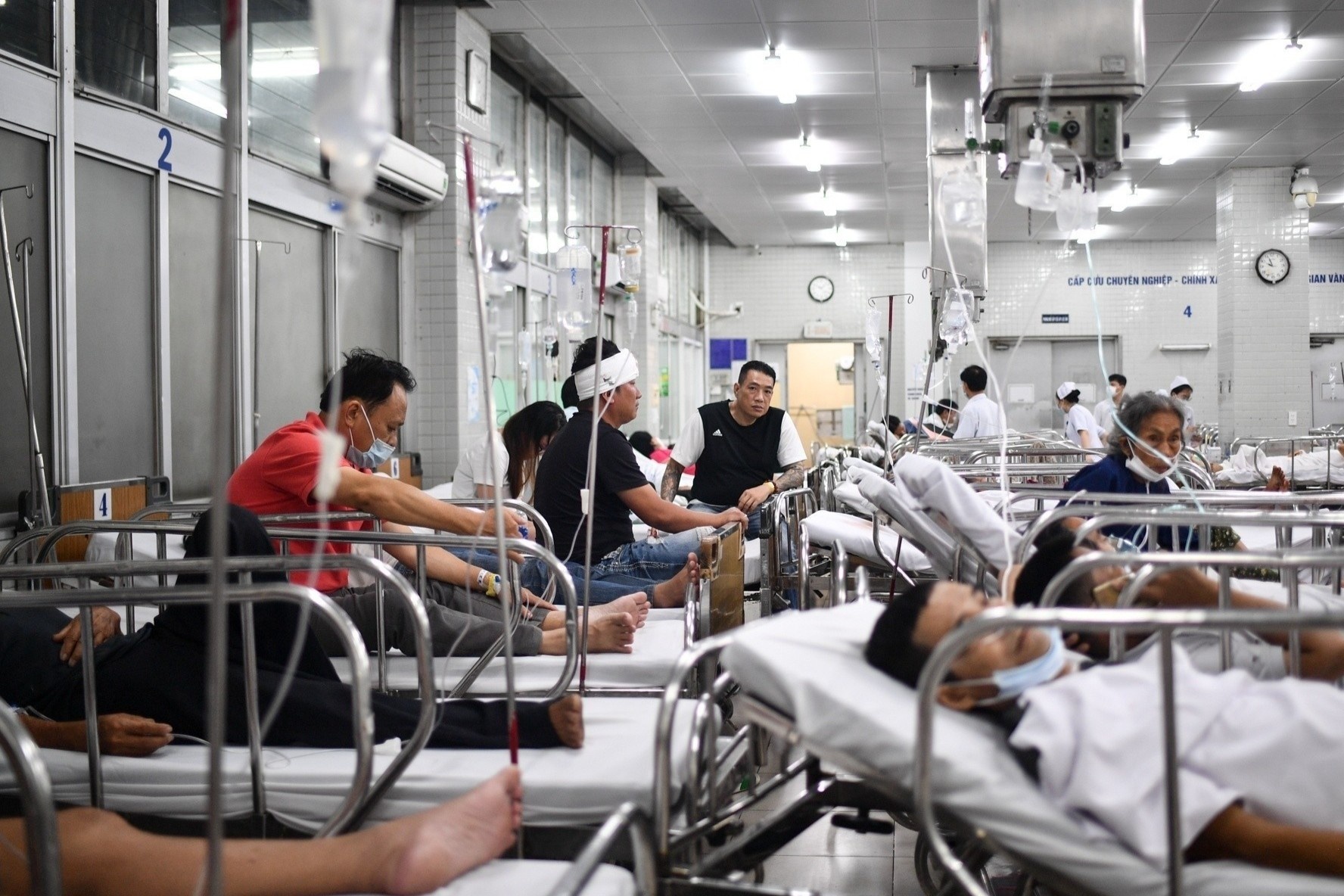 Gan 2.000 ca cap cuu tai Benh vien Cho Ray trong 7 ngay Tet hinh anh