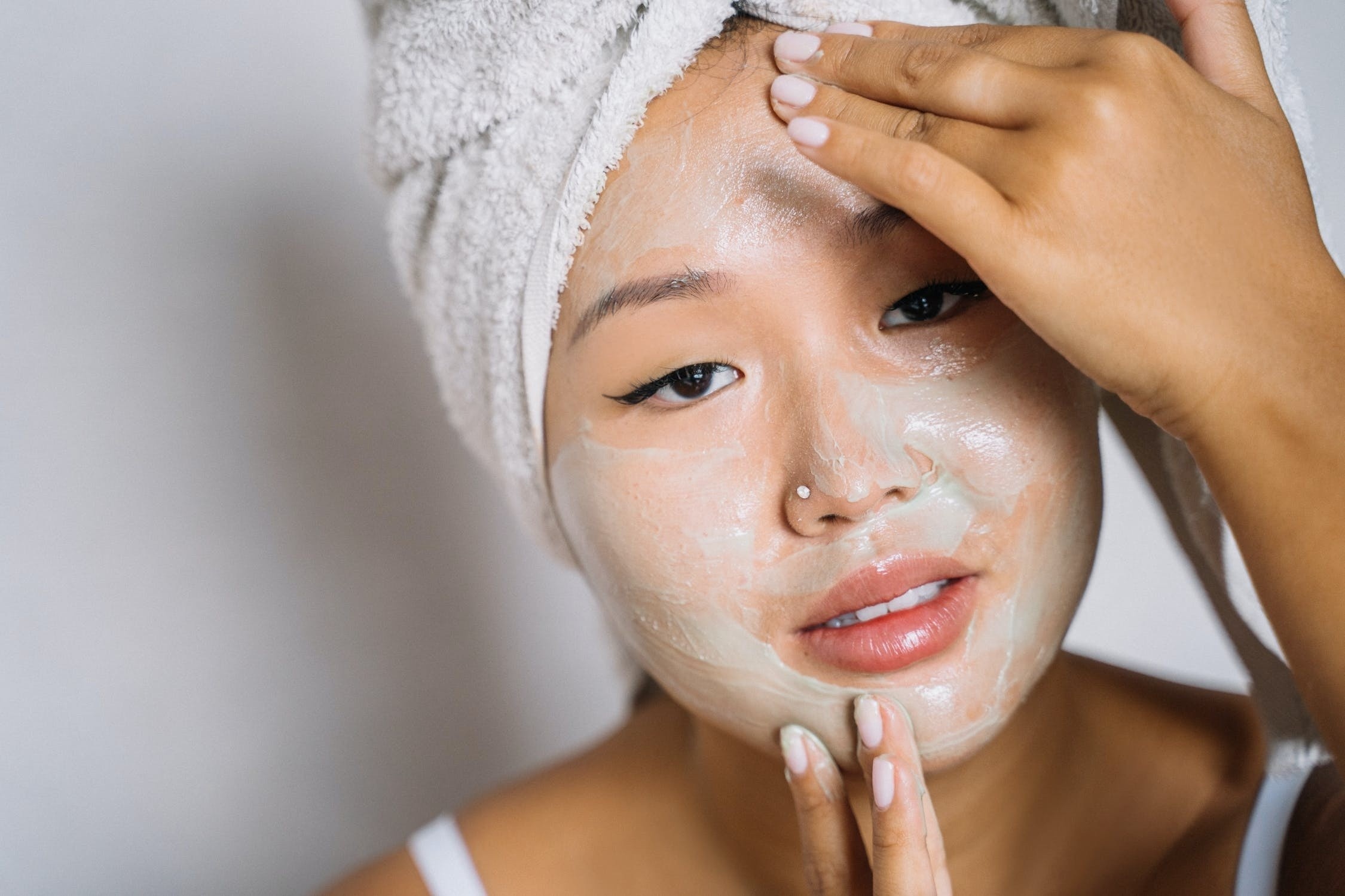 Thoi gian ly tuong skincare va di ngu de co lan da khoe manh hinh anh