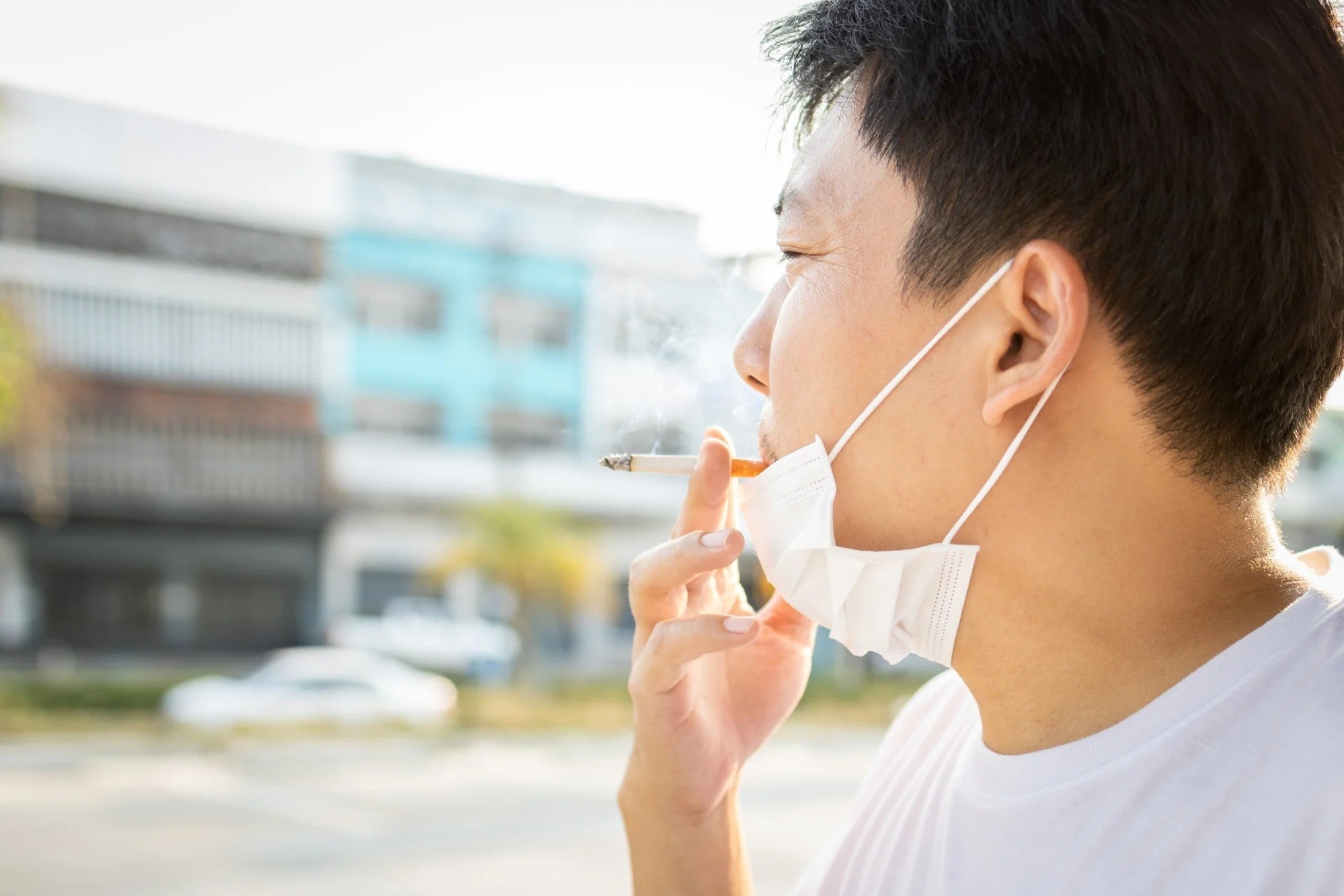 Nguoi beo phi va hut thuoc co nguy co mac Covid-19 cao hinh anh