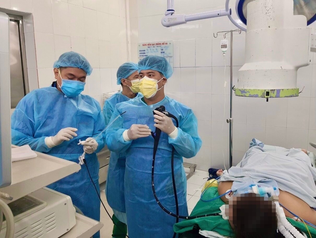 Suyt tu vong do bi soi ong mat chu hinh anh