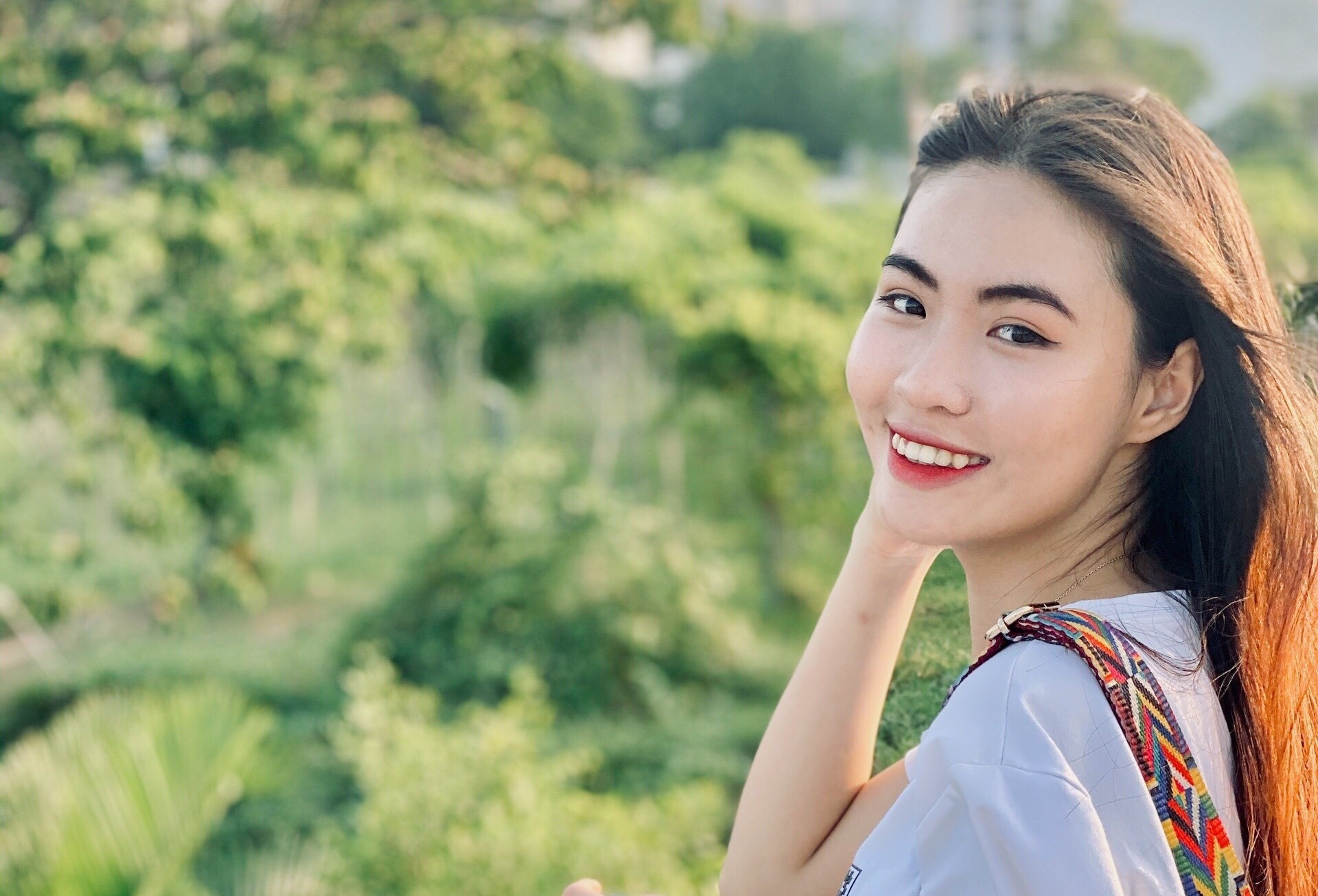Gioi tre chi tien trieu mua my pham moi thang nhung da van xau hinh anh
