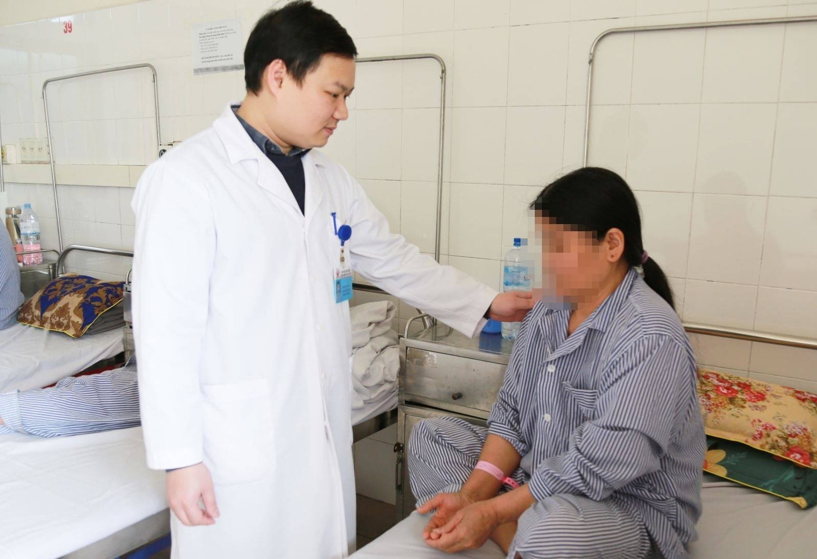 Benh nhan nu 50 tuoi co khoi u vu nang hon 3 kg hinh anh