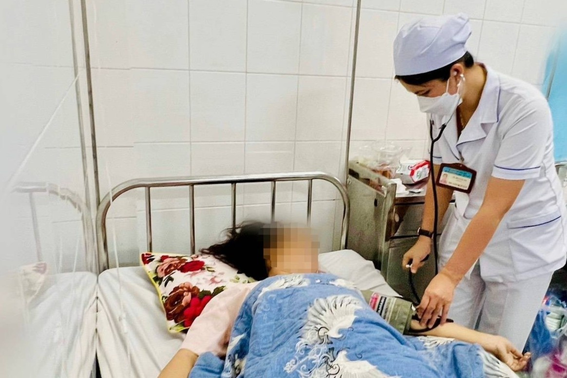 San phu bi vo tu cung tren vet mo cu hinh anh