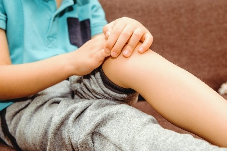 Can benh khien be trai dot ngot bi hoai tu xuong dui hinh anh