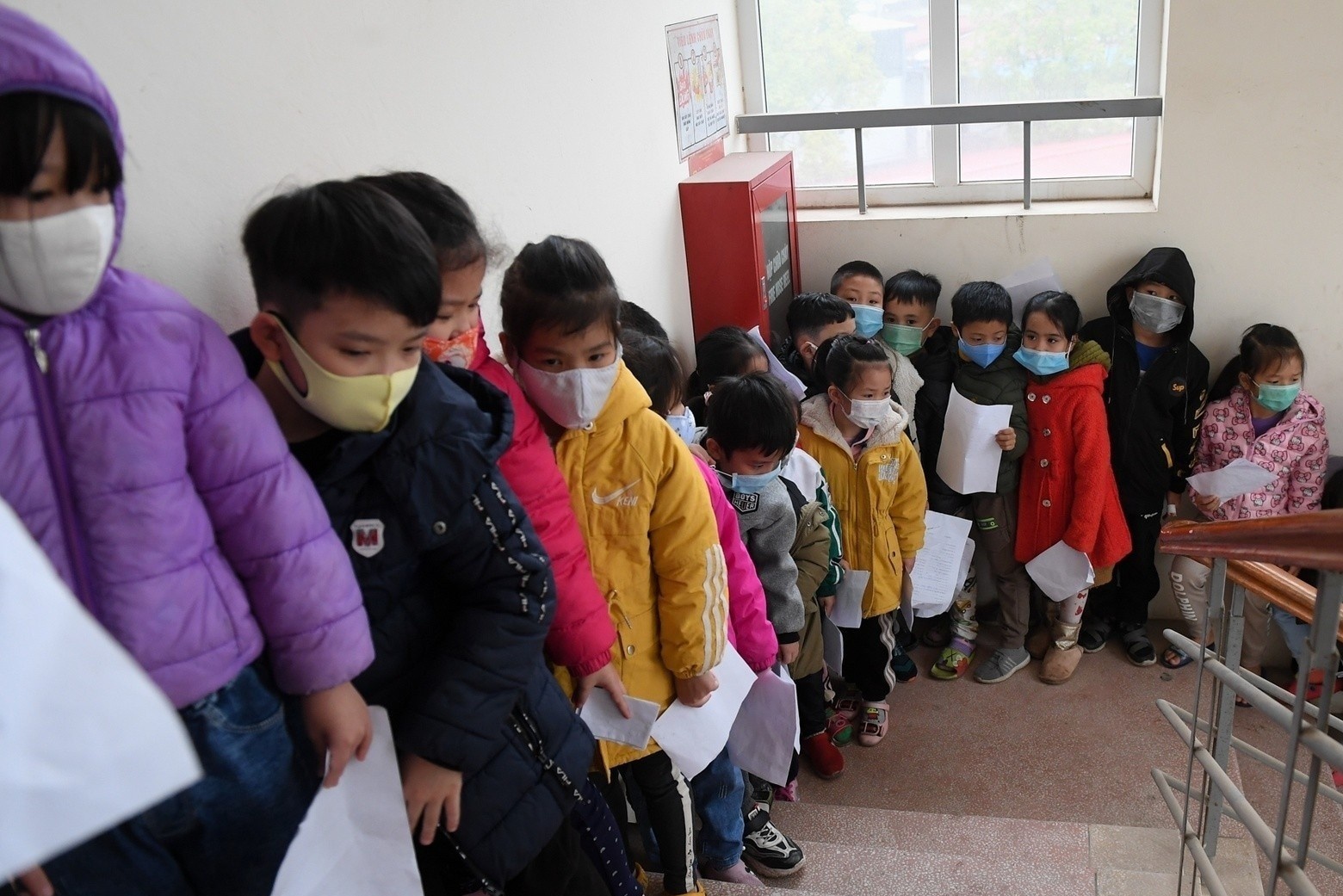 Hon 230 tre em o Lao Cai nghi hoc do sot hinh anh