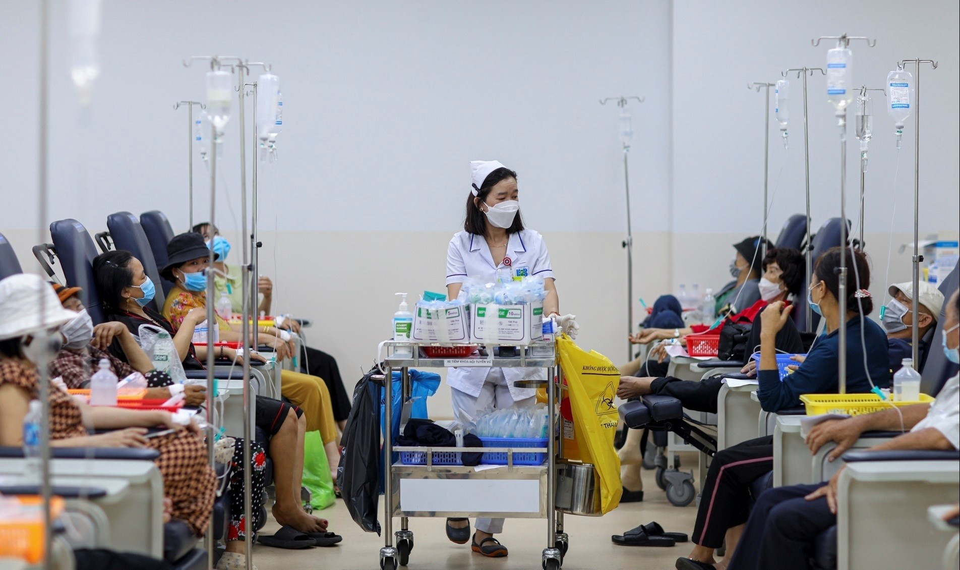 Chien luoc dieu tri ung thu tai TP.HCM khi ca mac tang hinh anh