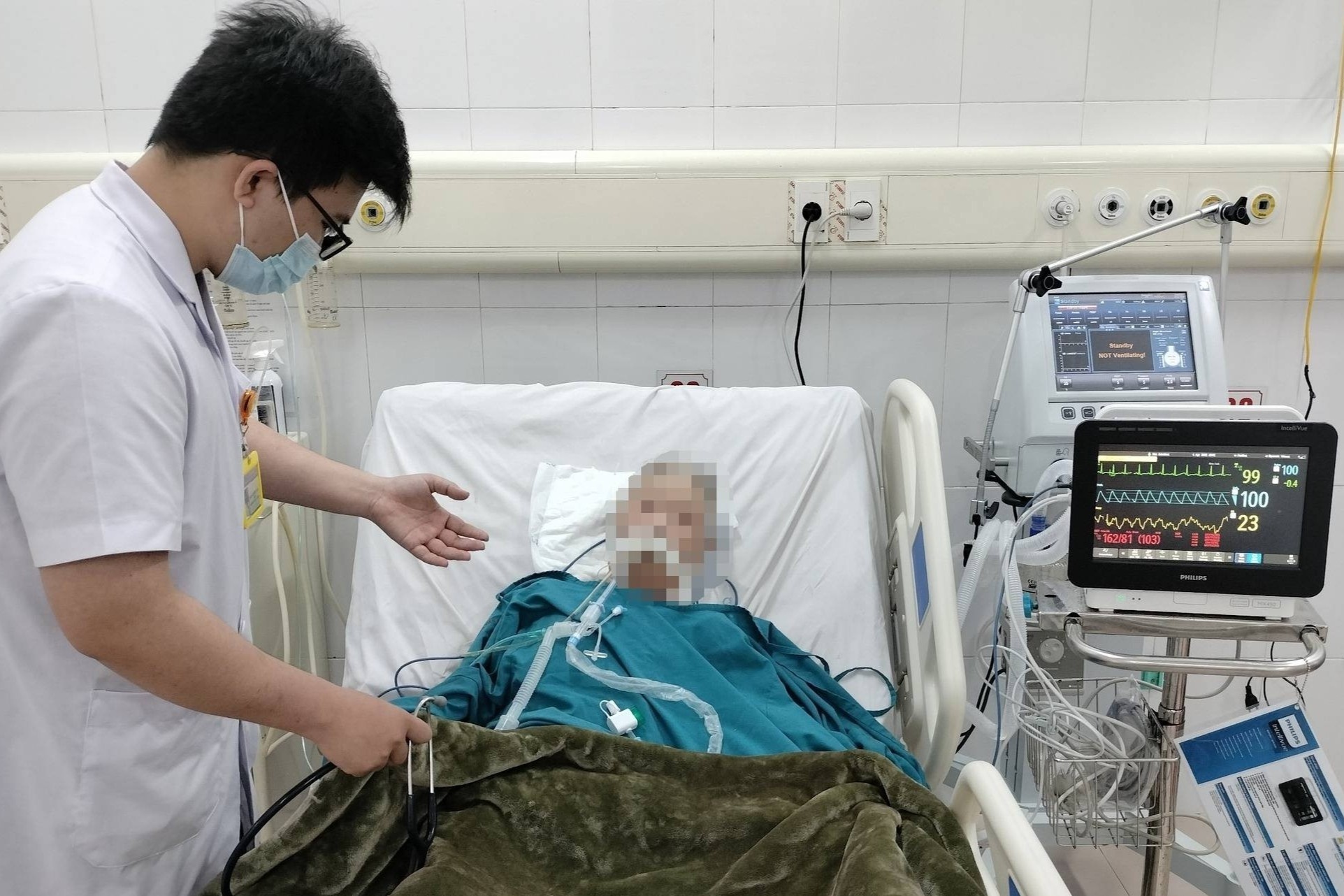 Cap cuu nguoi phu nu uong 30 vien thuoc an than hinh anh