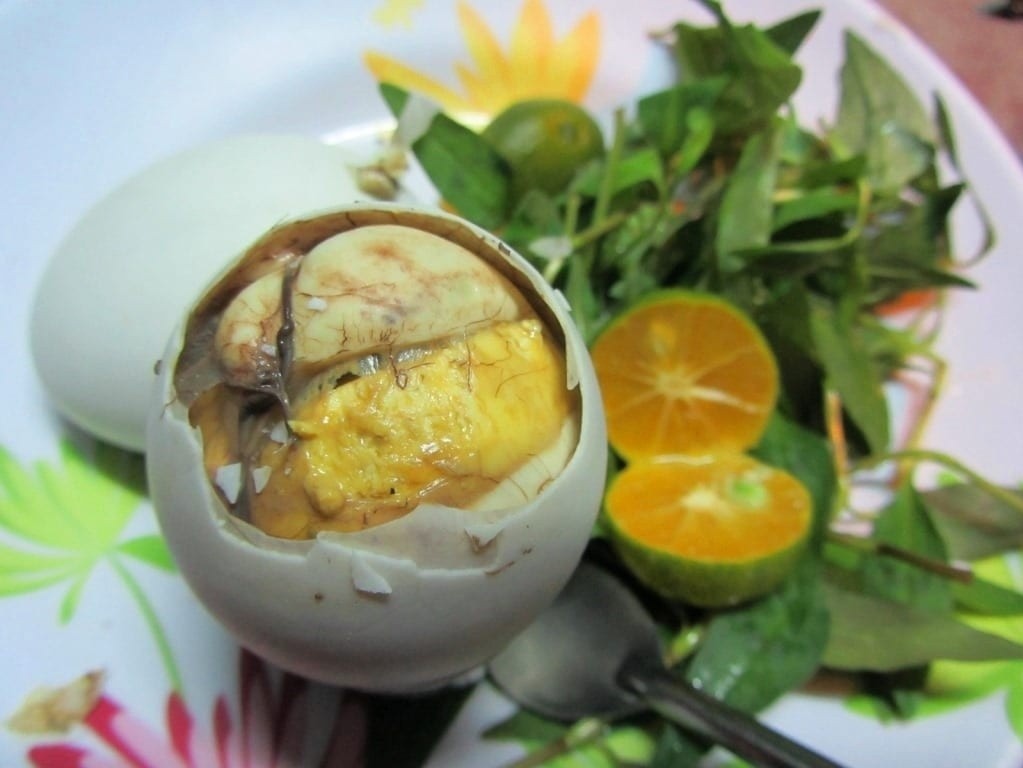 Trung vit lon rat tot nhung lai 'dai ky' voi 5 nhom nguoi sau hinh anh