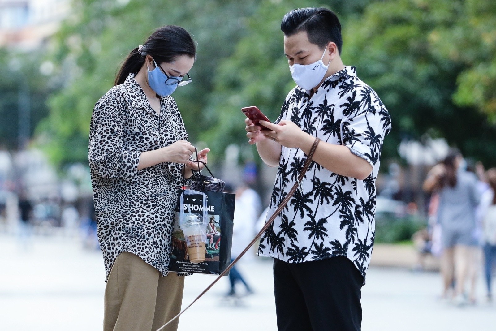 Nhung doi tuong bat buoc deo khau trang tai Ha Noi hinh anh