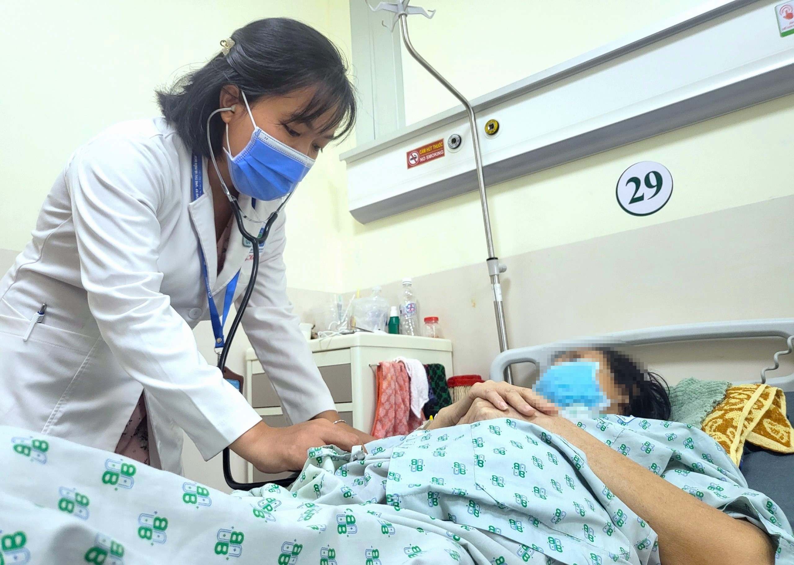 Ung thu dai truc trang anh 1