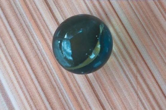 Be trai 5 tuoi nhap vien do nuot vien bi lon hinh anh