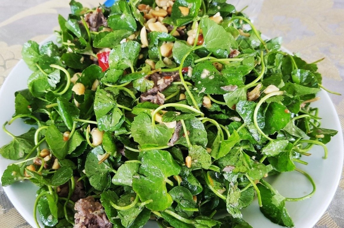 Loai rau vi dang moc dai nhung la duoc lieu quy cho suc khoe hinh anh