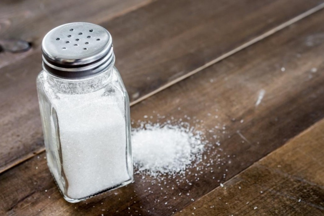 4 dau hieu cho thay ban an qua nhieu muoi hinh anh