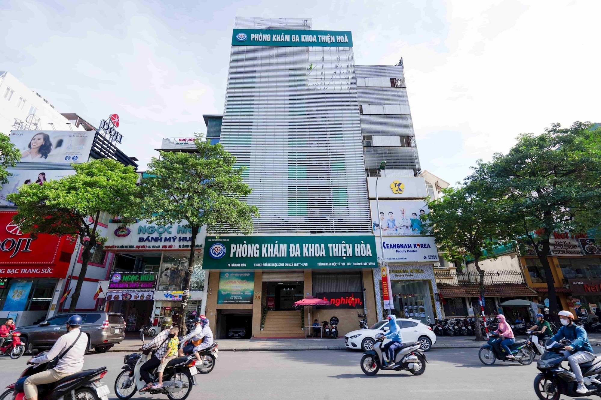 Nhan vien hanh nghe chui, phong kham o Ha Noi bi phat 122 trieu dong hinh anh