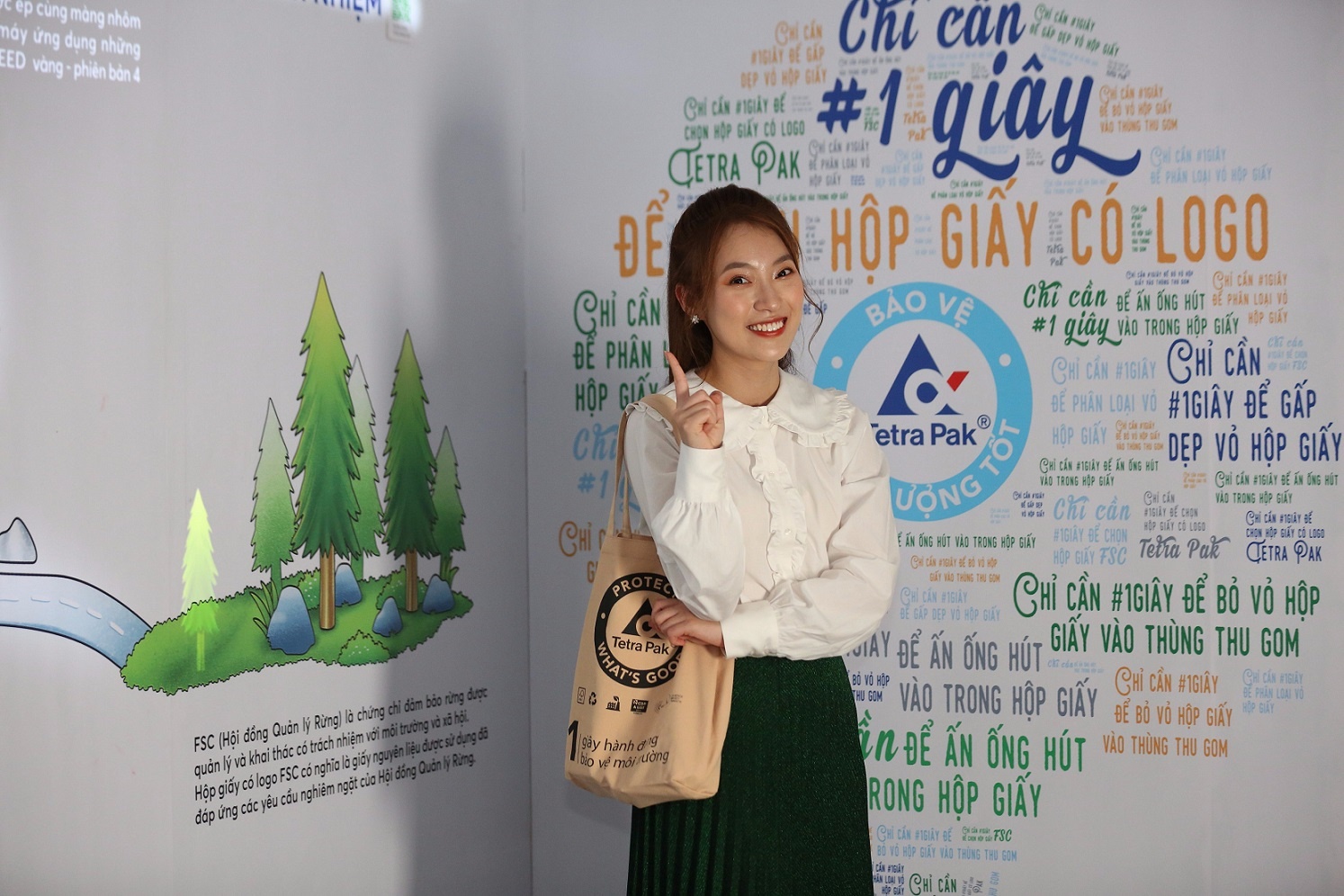 Hot girl Khanh Vy 'don tim' fan tai Ngay hoi Tai che Vo hop giay hinh anh