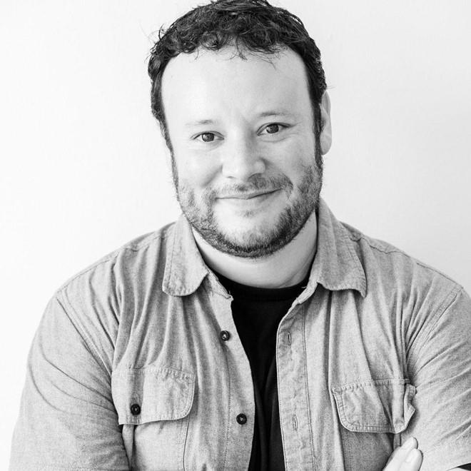 Video: Kheo leo 'lat nguoc the co' trong khung hoang truyen thong hinh anh