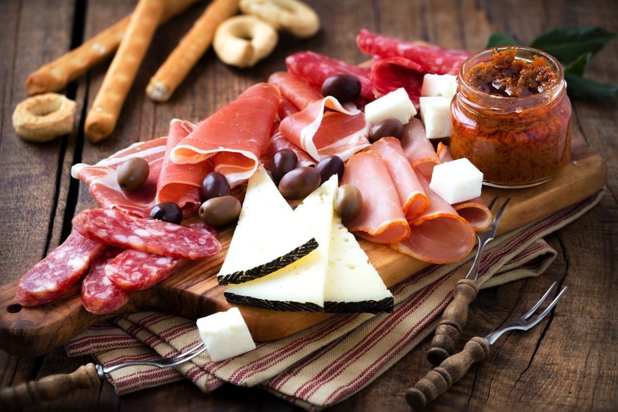 Toi lam tiec cold cuts tai nha hinh anh