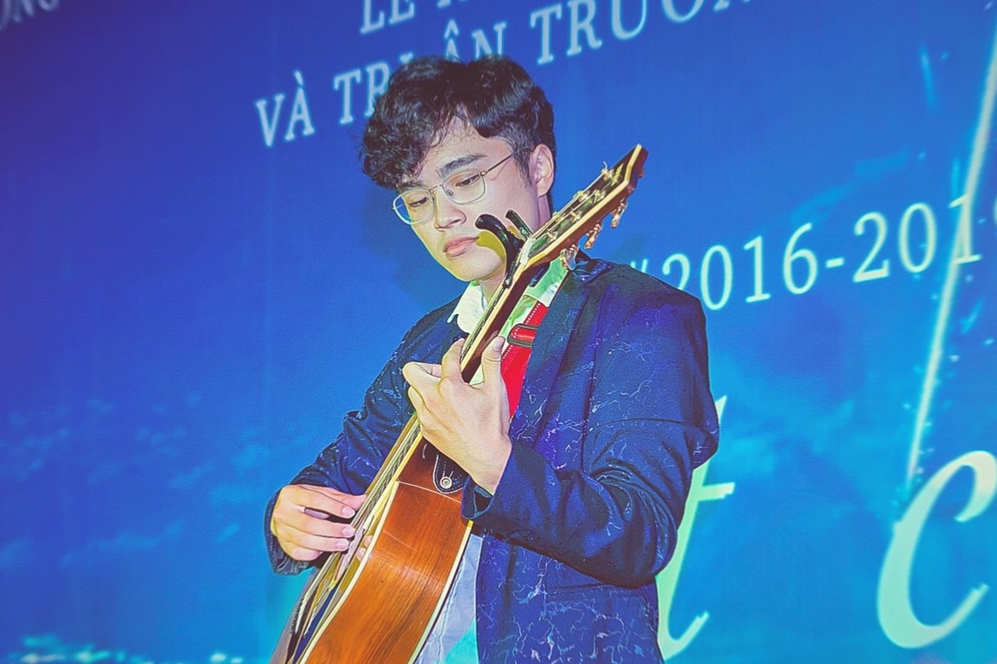 Tu hoc 14 chung chi ve marketing, lap trinh trong gian cach hinh anh