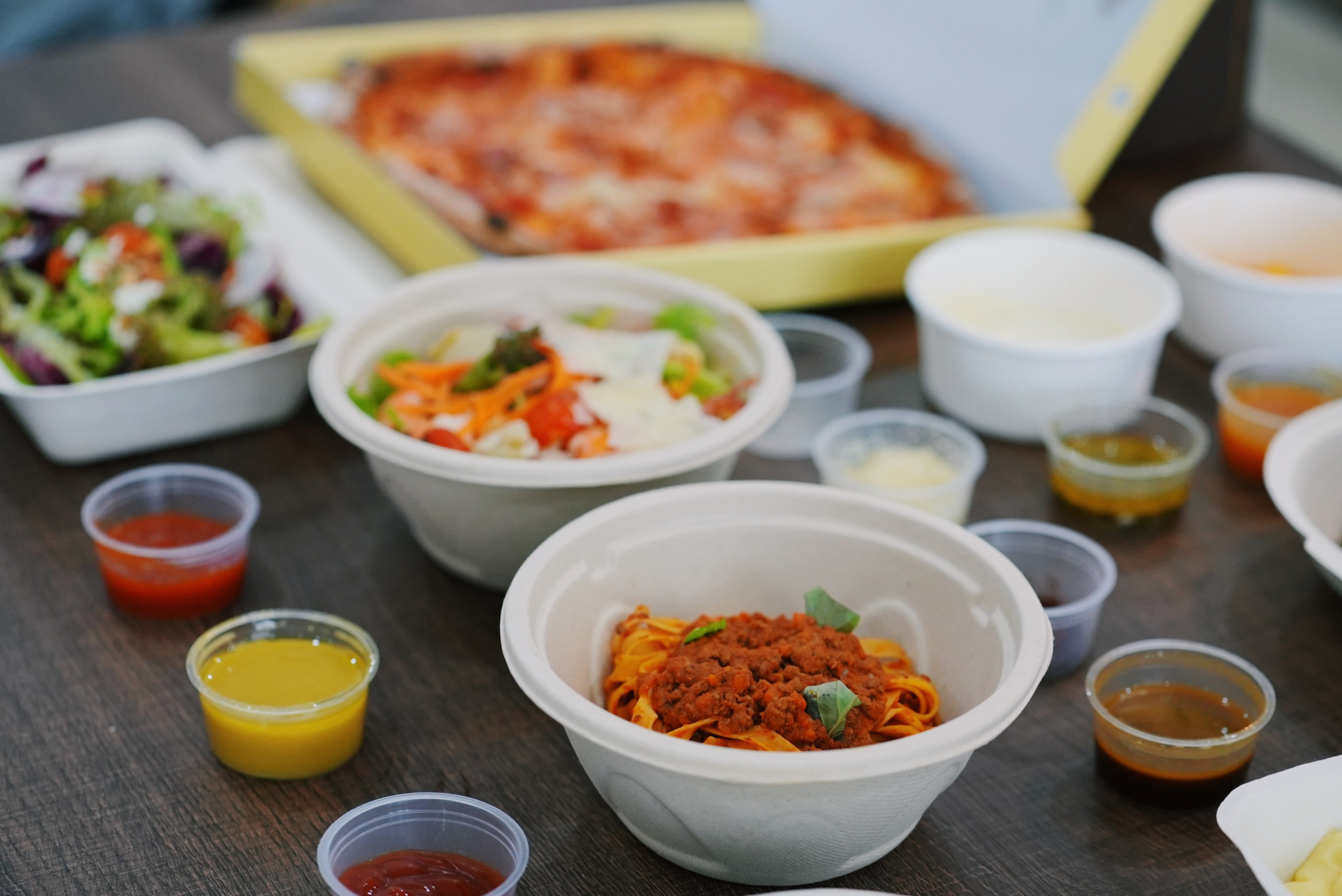 Trai nghiem thuc an mang ve cua khach san cao cap o TP.HCM hinh anh