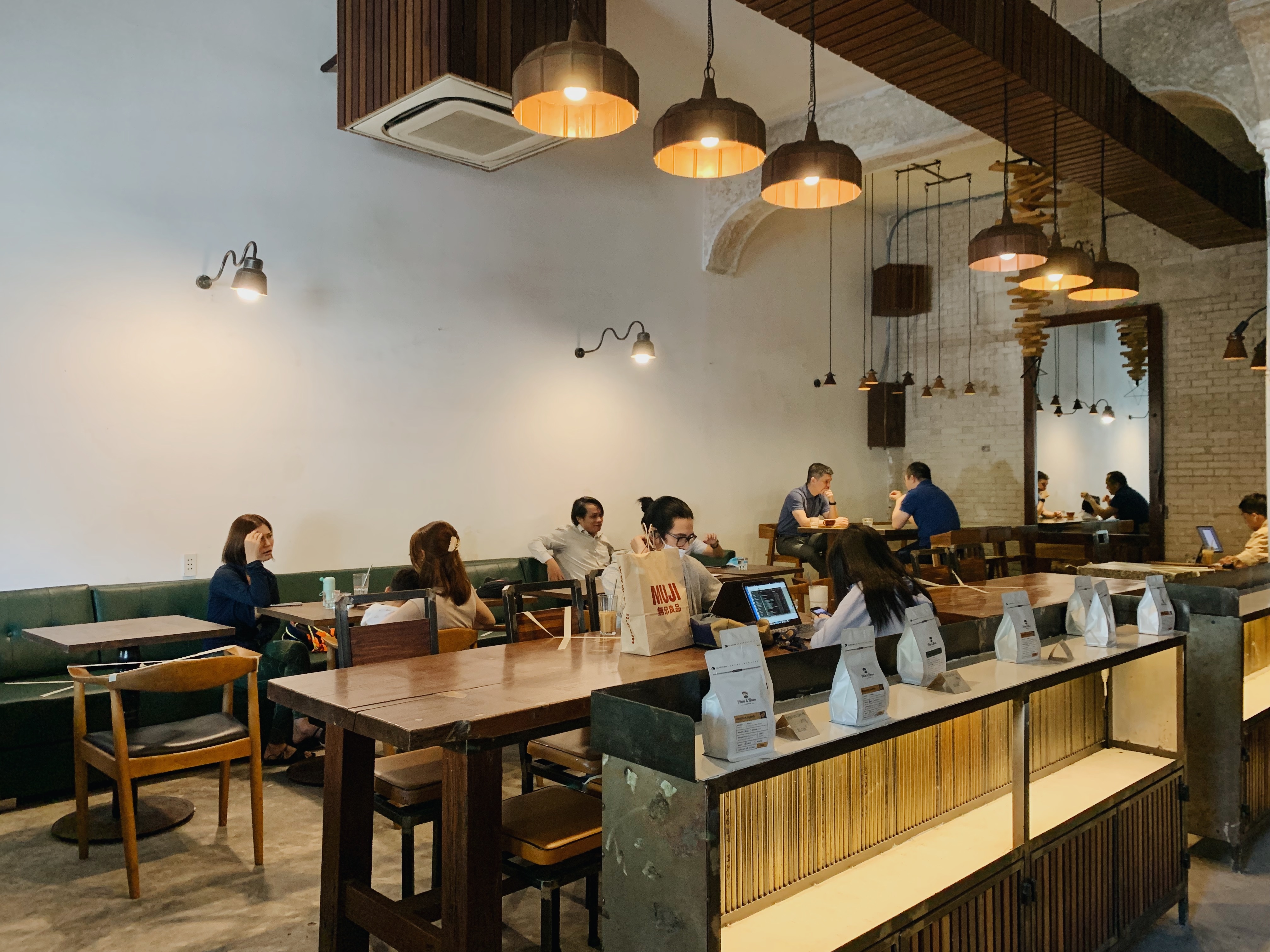 mo cua,  ban tai cho,  khach hang anh 3