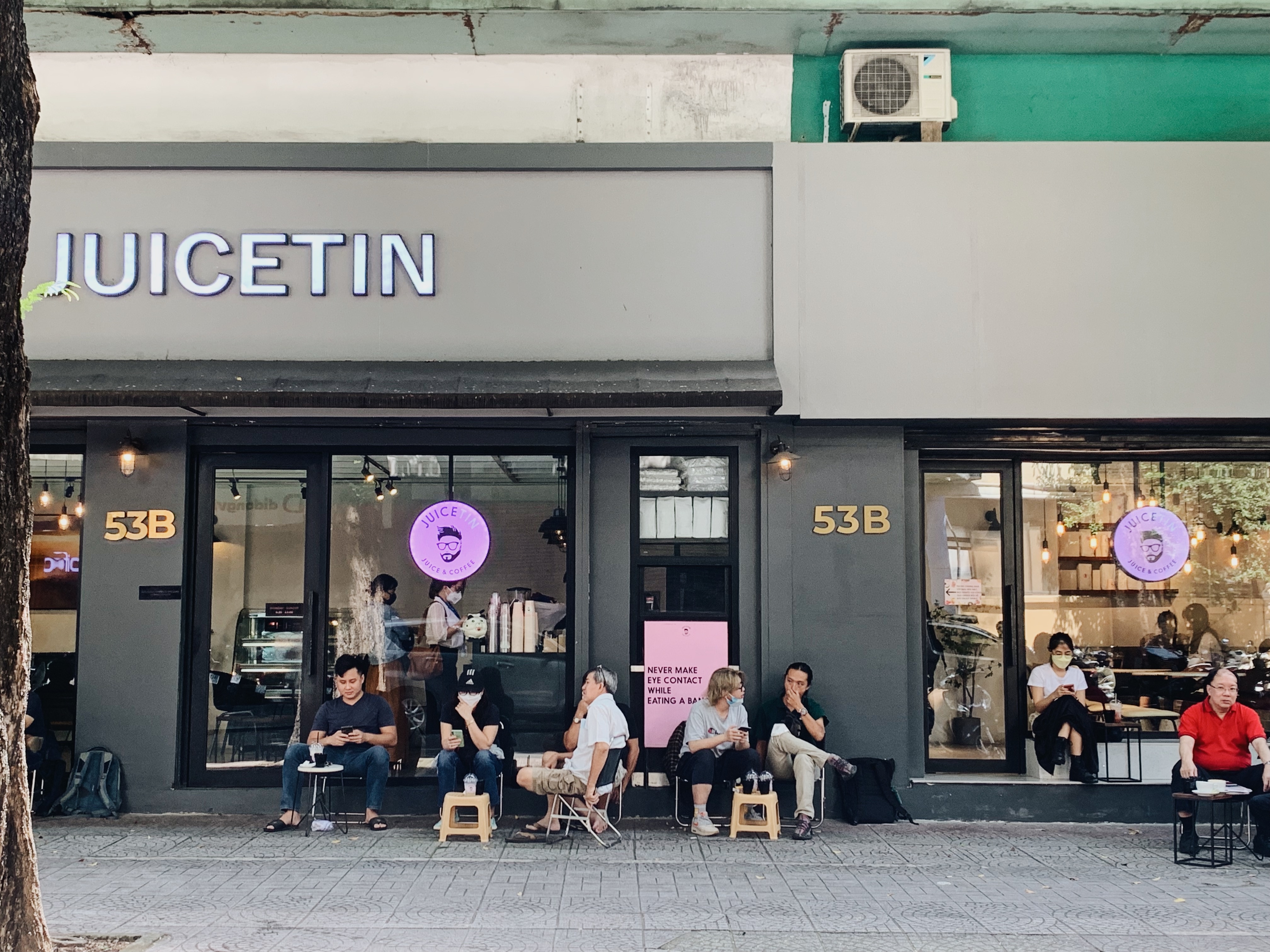 mo cua,  ban tai cho,  khach hang anh 6