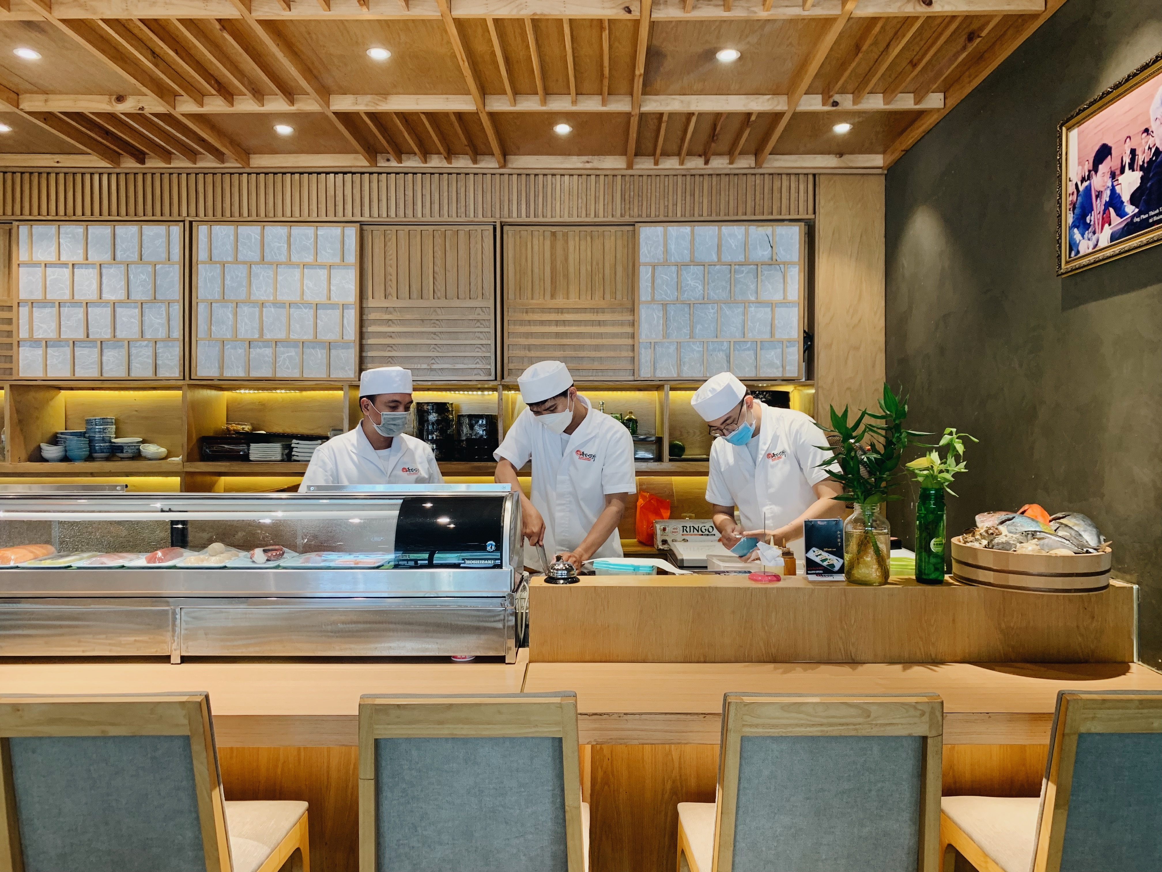 mo cua,  ban tai cho,  khach hang anh 7