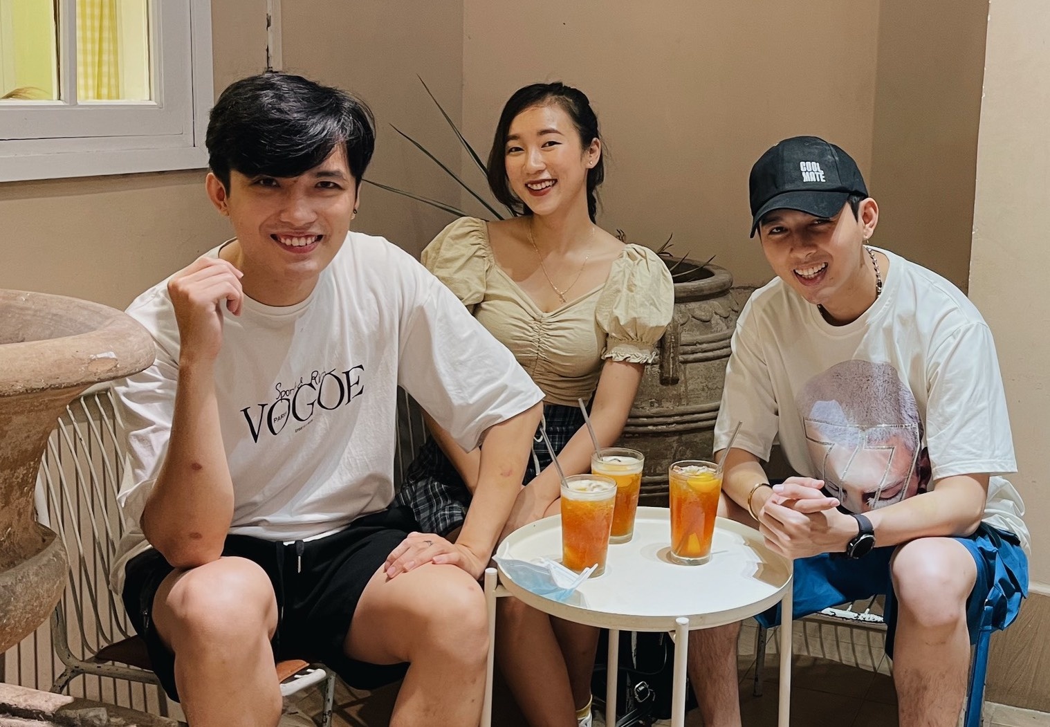 Ca phe chung cu o trung tam vang ve ngay mo cua hinh anh