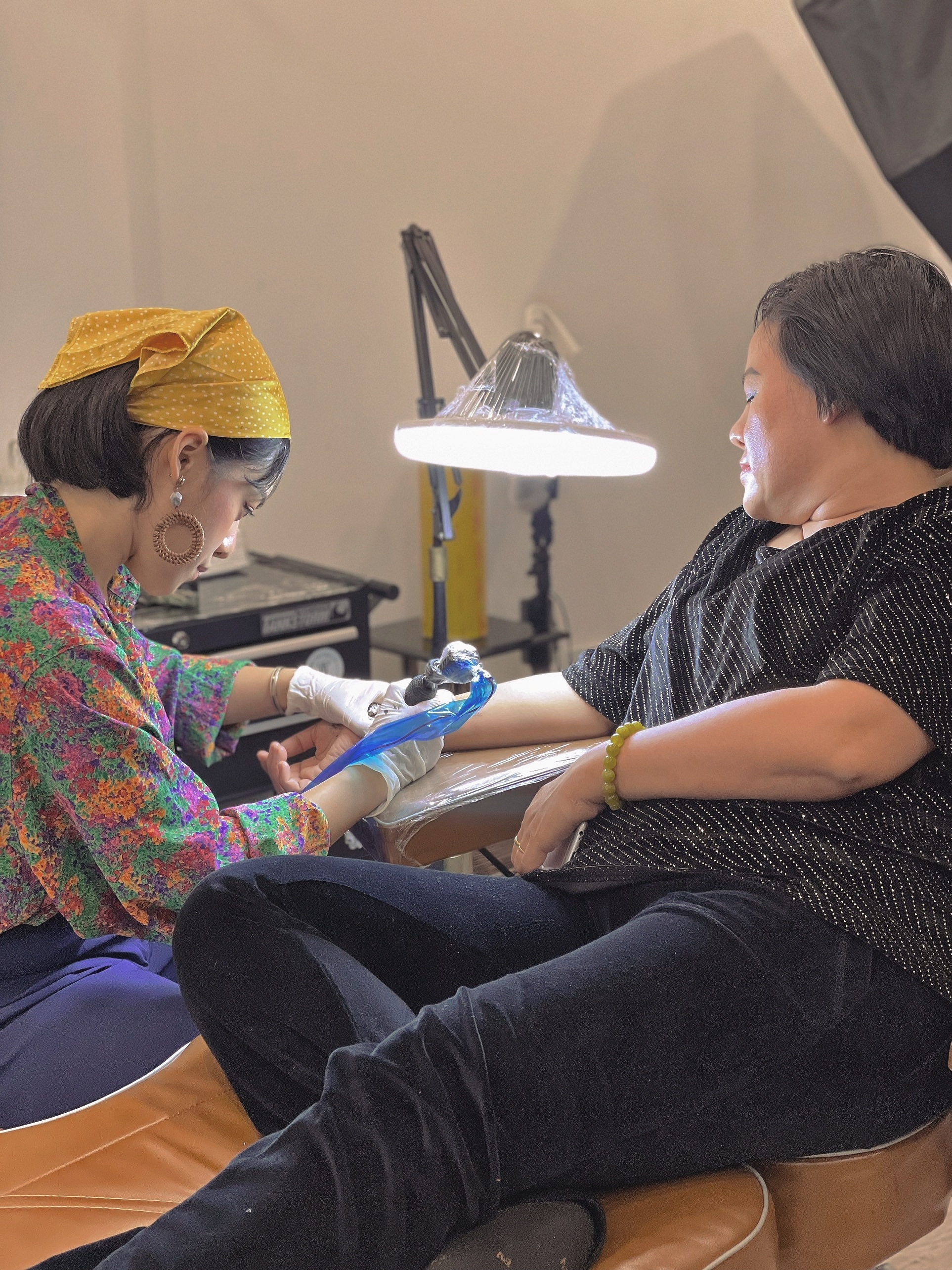 nữ thợ xăm, tiếng Việt, hình xăm ý nghĩa ảnh 4 nu tho xam, tieng Viet, hinh xam y nghia anh 4