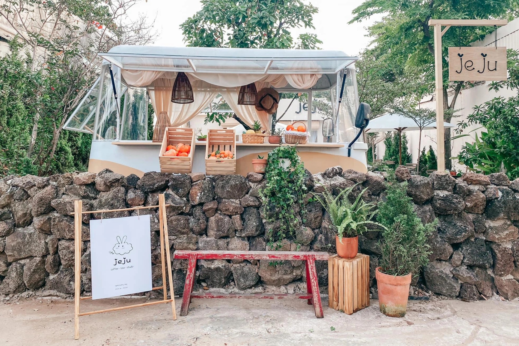 Toi vay no 1 ty, mo quan ca phe giua dich Covid-19 hinh anh