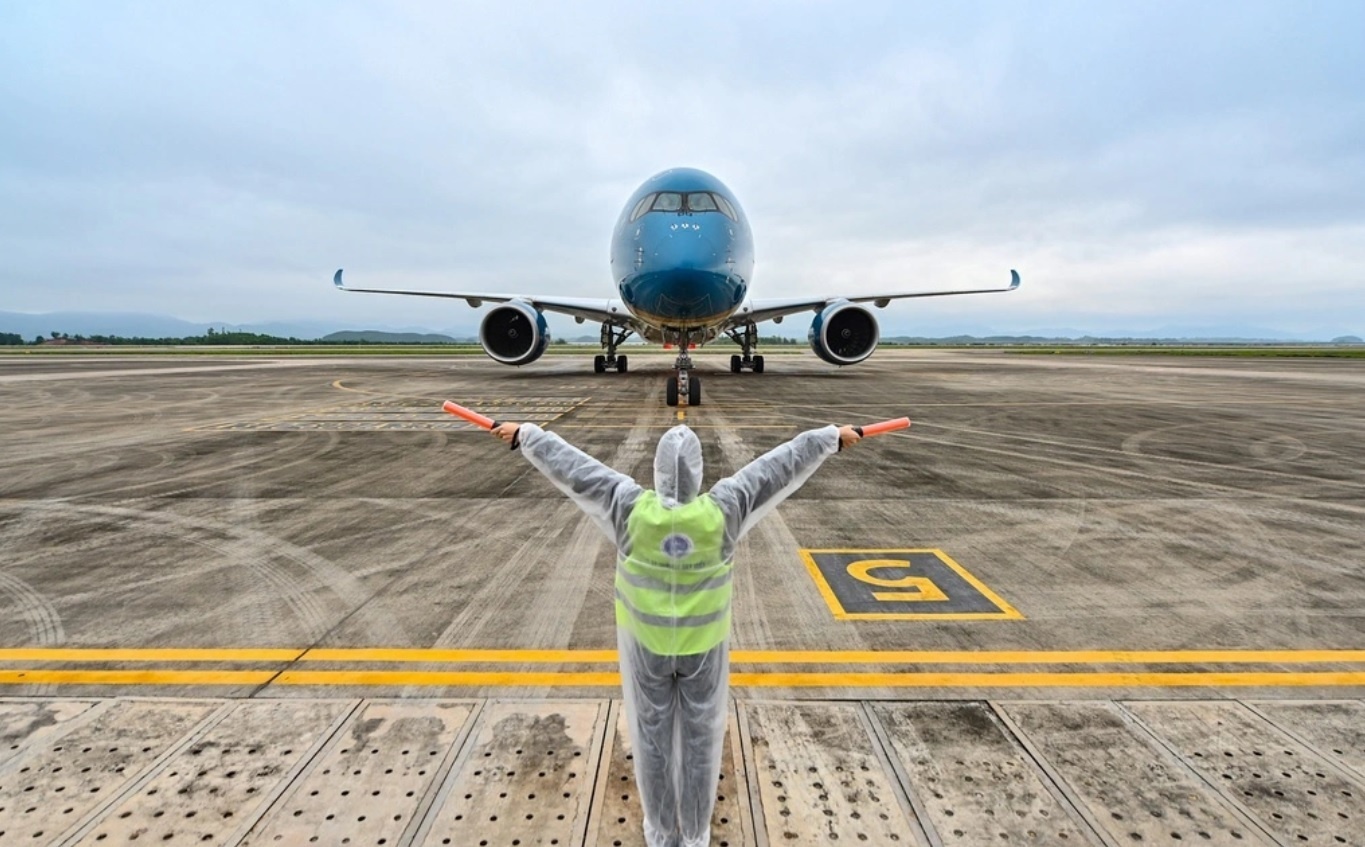 Vietnam Airlines len ke hoach giup co phieu khong bi huy niem yet hinh anh