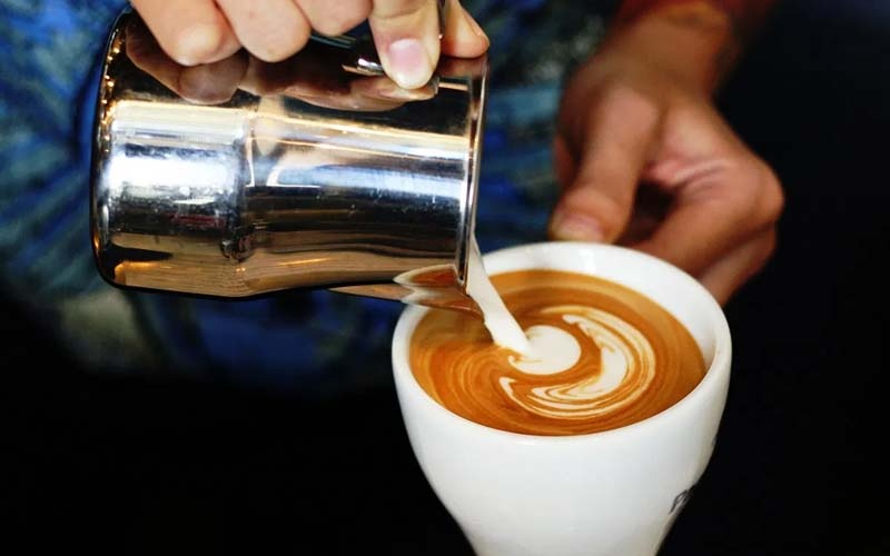 Lam phat da cham den ly ca phe, o banh mi? hinh anh