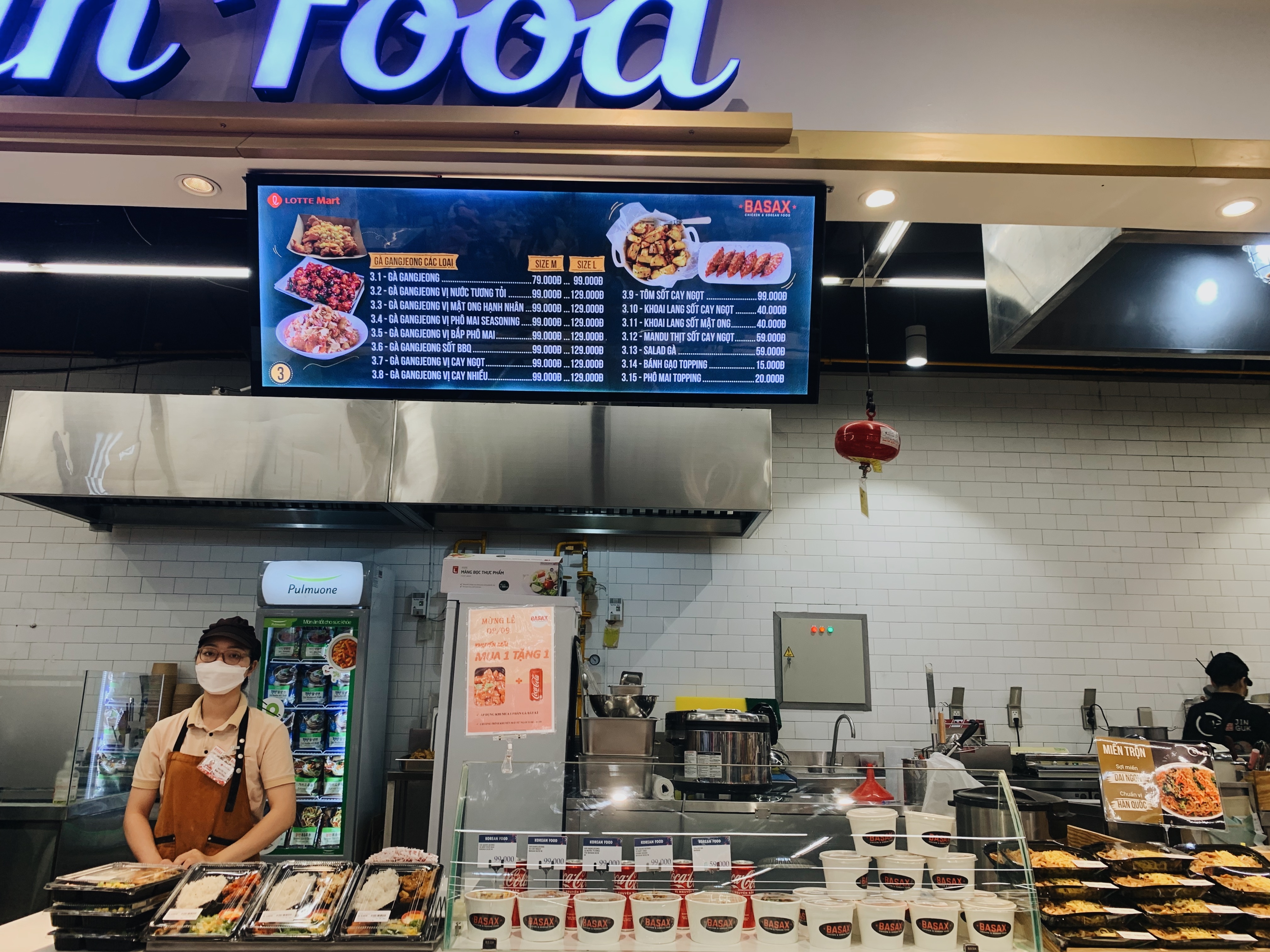 Emart,  LOTTE Mart,  tang gia anh 1