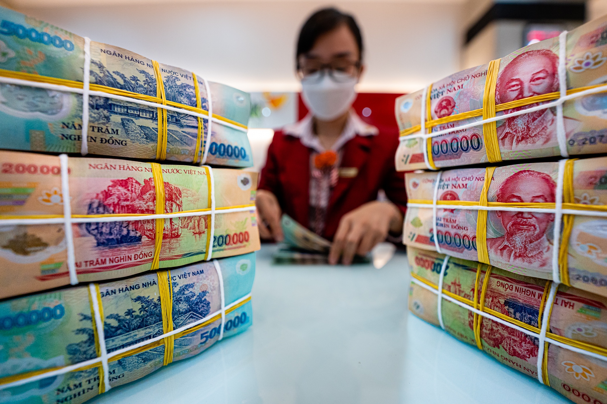 Them ngan hang giam lai suat tien gui tiet kiem hinh anh