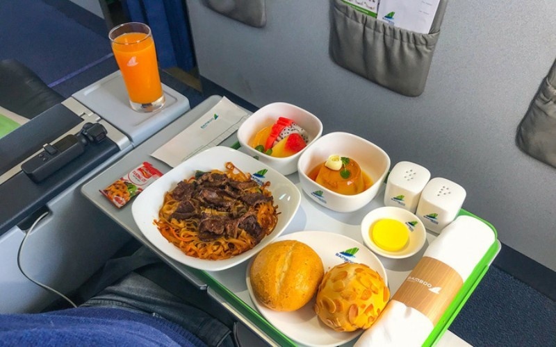 Cong ty suat an hang khong lan dau co lai sau 9 quy lo lien tiep hinh anh