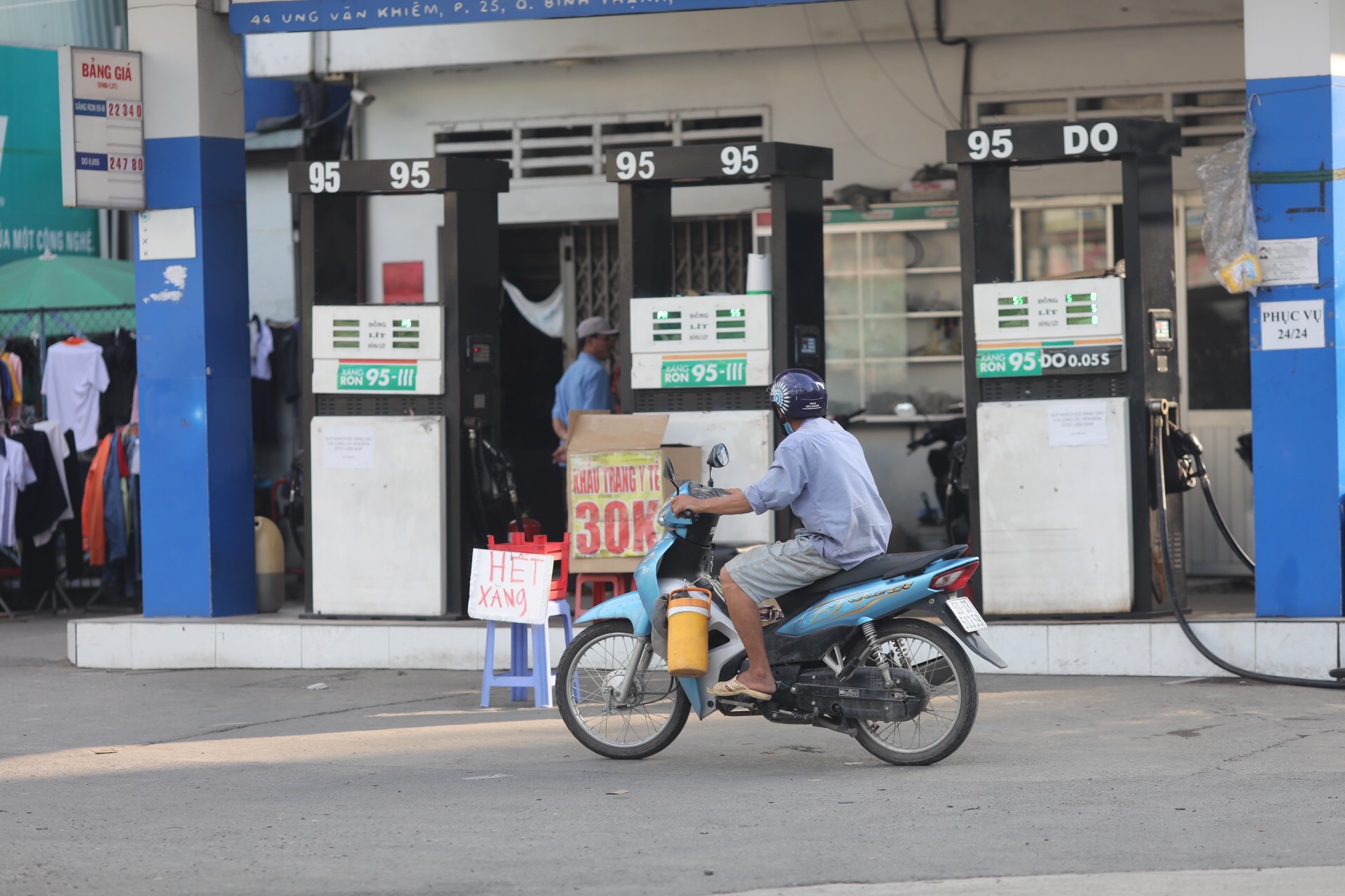 tphcm thieu xang anh 2