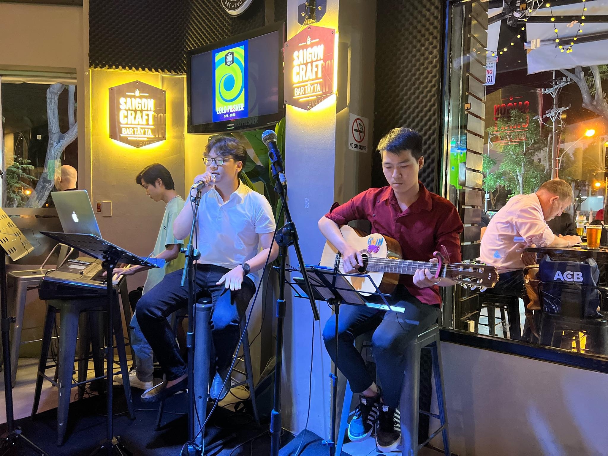 khuyen mai,  cong viec,  cang thang anh 1