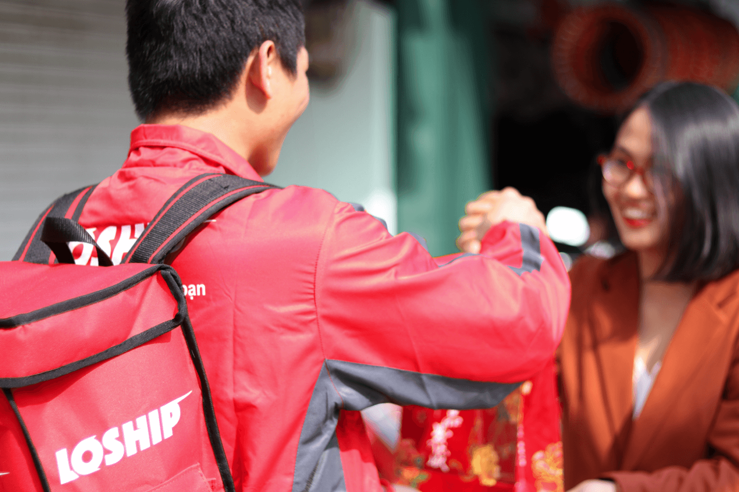 Loship bi to no tien, cham thanh toan cho doi tac hinh anh