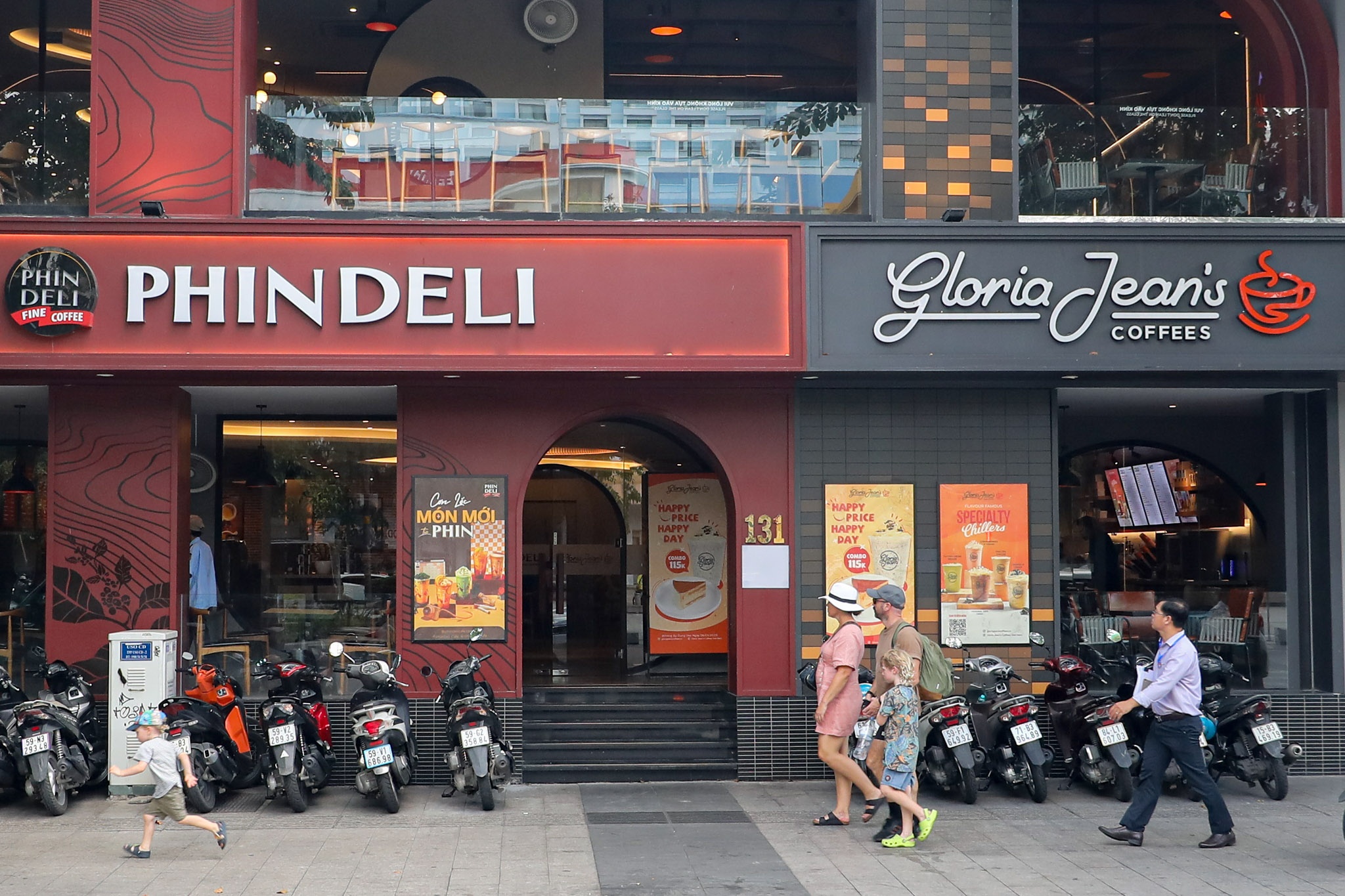 Loat mat bang cua Nova F&B ngung hoat dong khi ve tay chu moi hinh anh