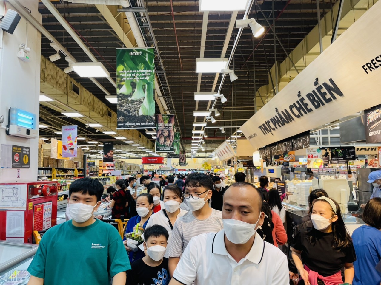 Nguoi dan sam Tet som, sieu thi nuom nuop khach dau nam hinh anh