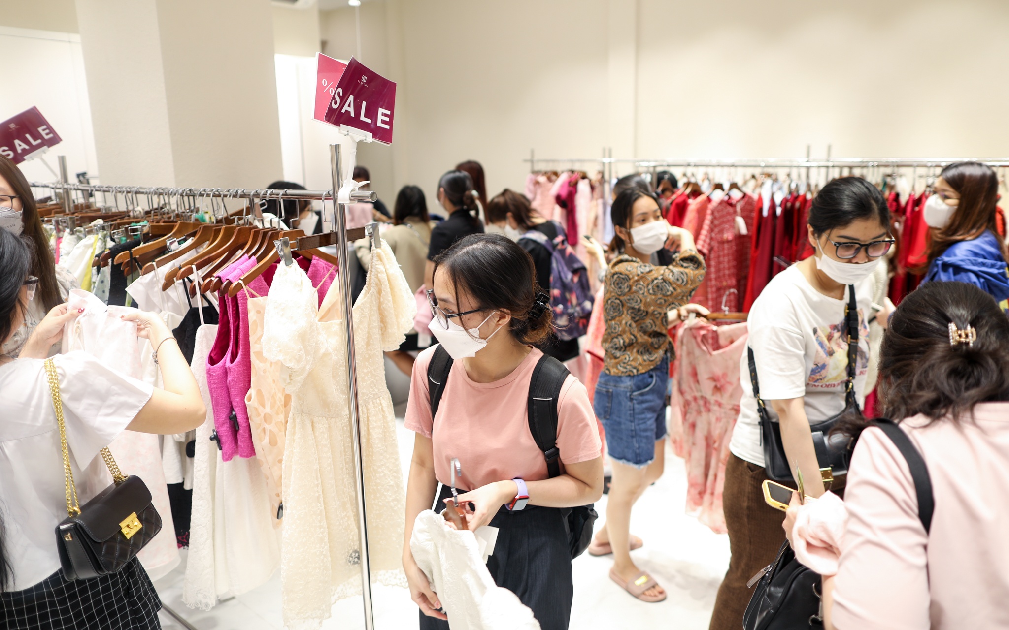 mua sam,  dong duc,  Nguyen Trai anh 4