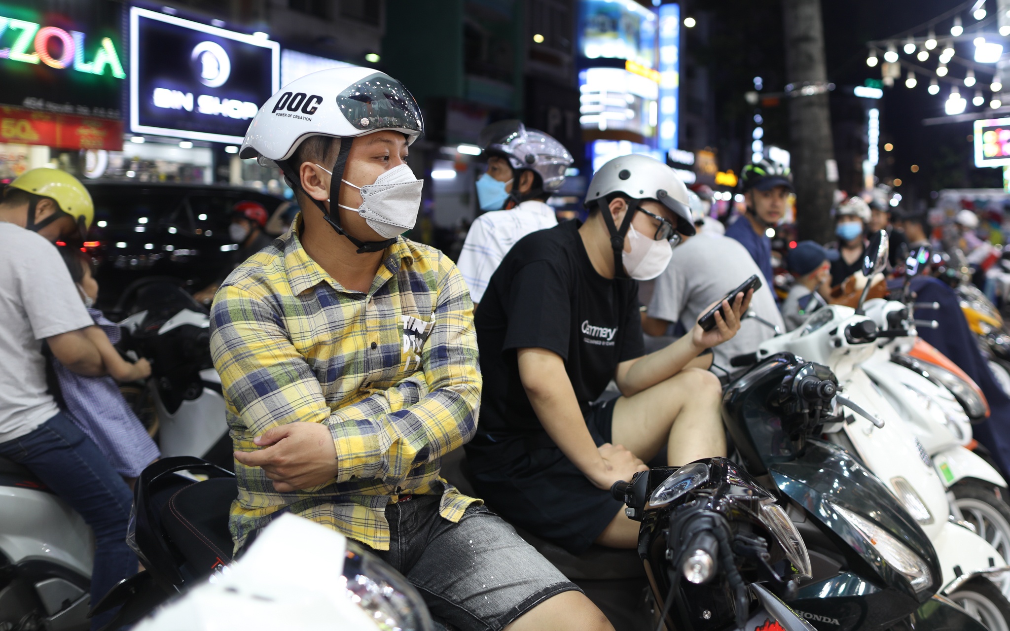 mua sam,  dong duc,  Nguyen Trai anh 10