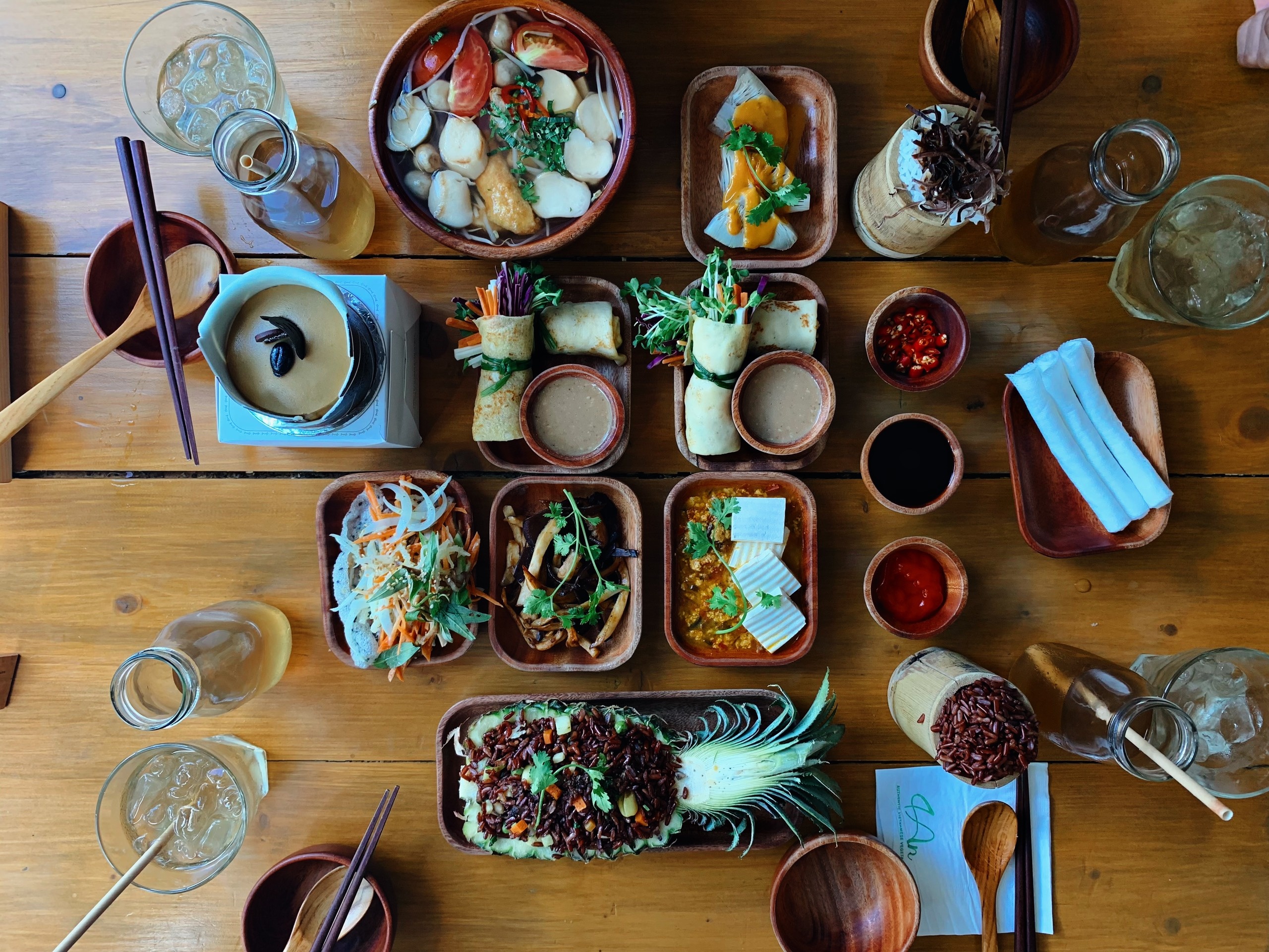 Nha hang mon chay tat bat ngay ram thang Gieng hinh anh