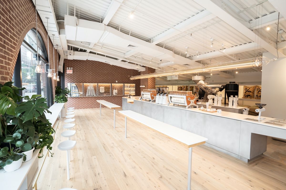 42 Nguyen Hue,  cua hang,  ca phe anh 3