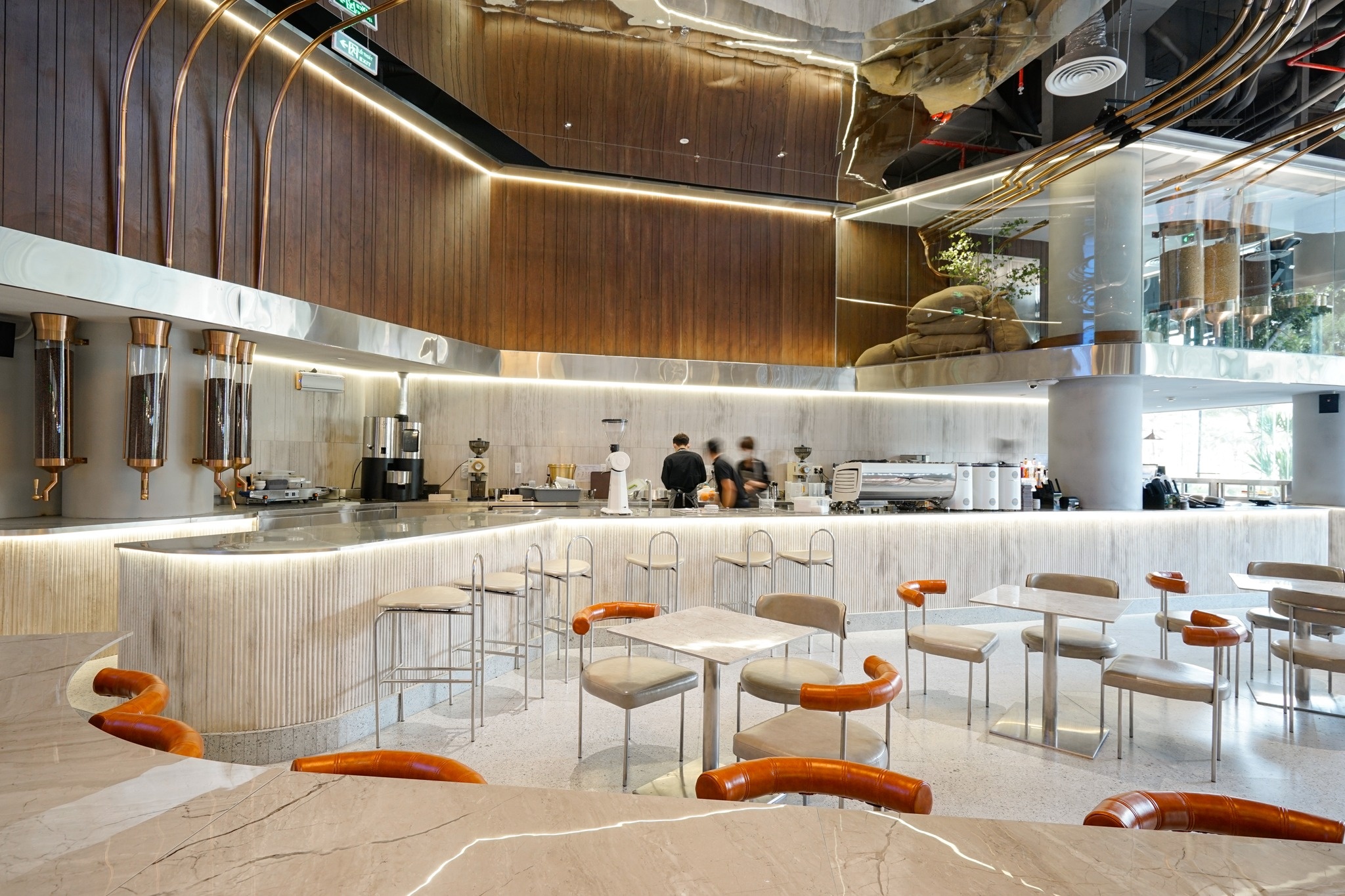 Cuoc dua cua hang ca phe sang, xin tro lai hinh anh