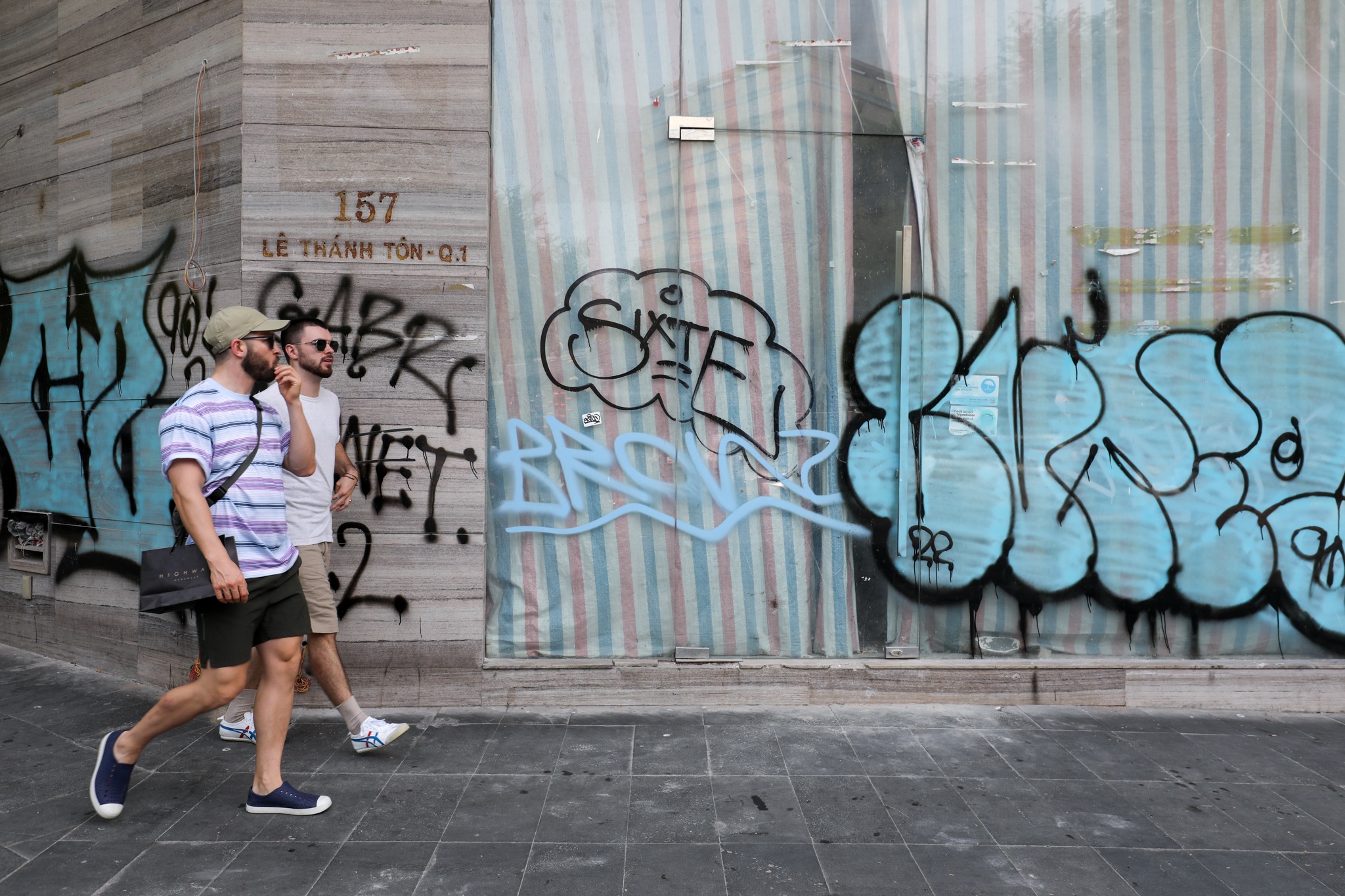 dong cua,  Bui Vien,  trung tam anh 2