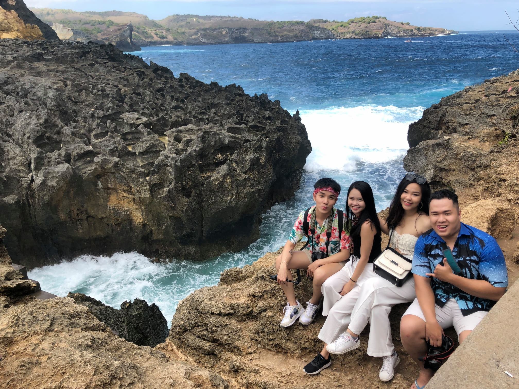 Ly do tour di nuoc ngoai dat khach dip le 30/4 hinh anh