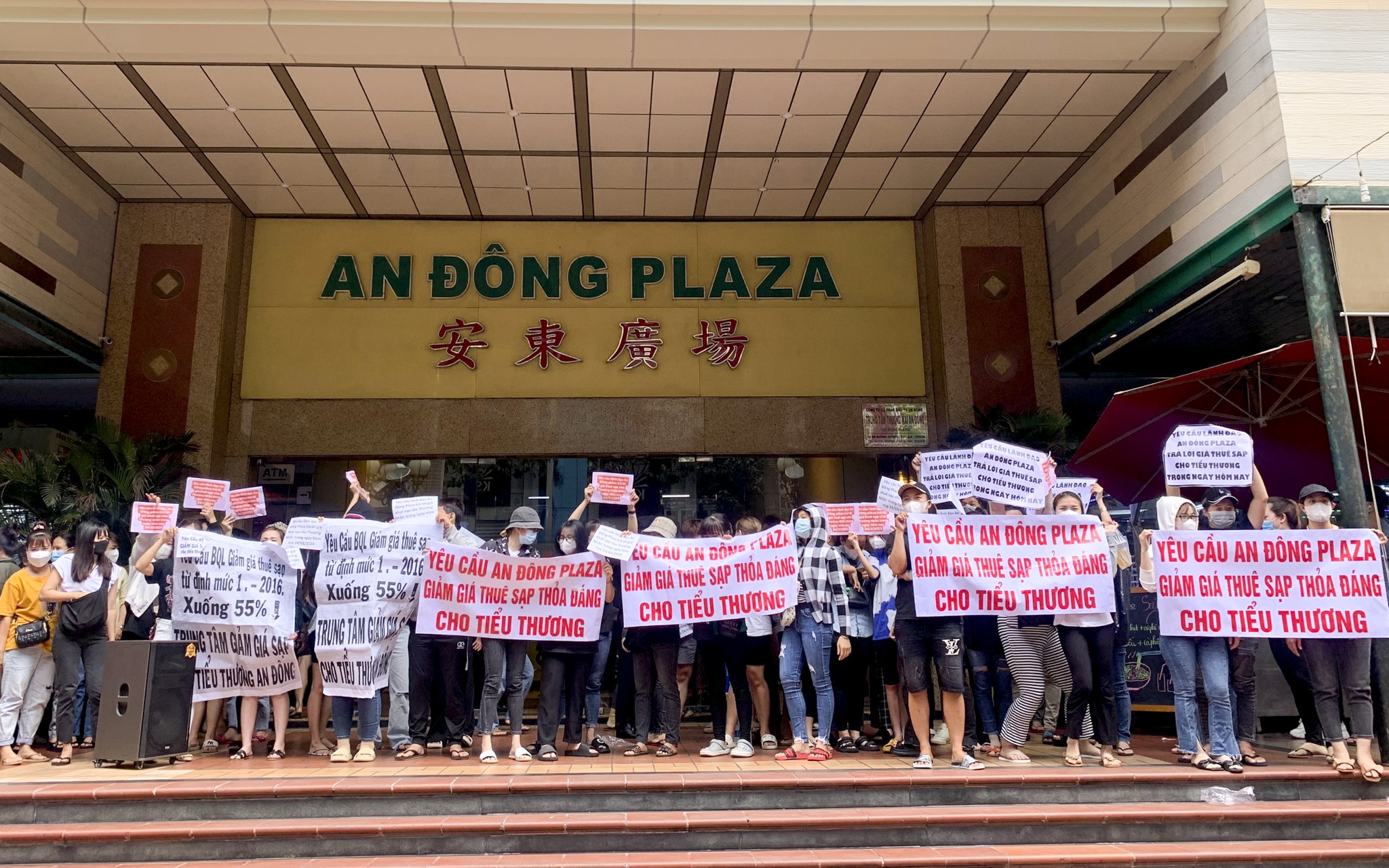 2.700 sap o An Dong Plaza dong loat dong cua, doi giam gia thue hinh anh