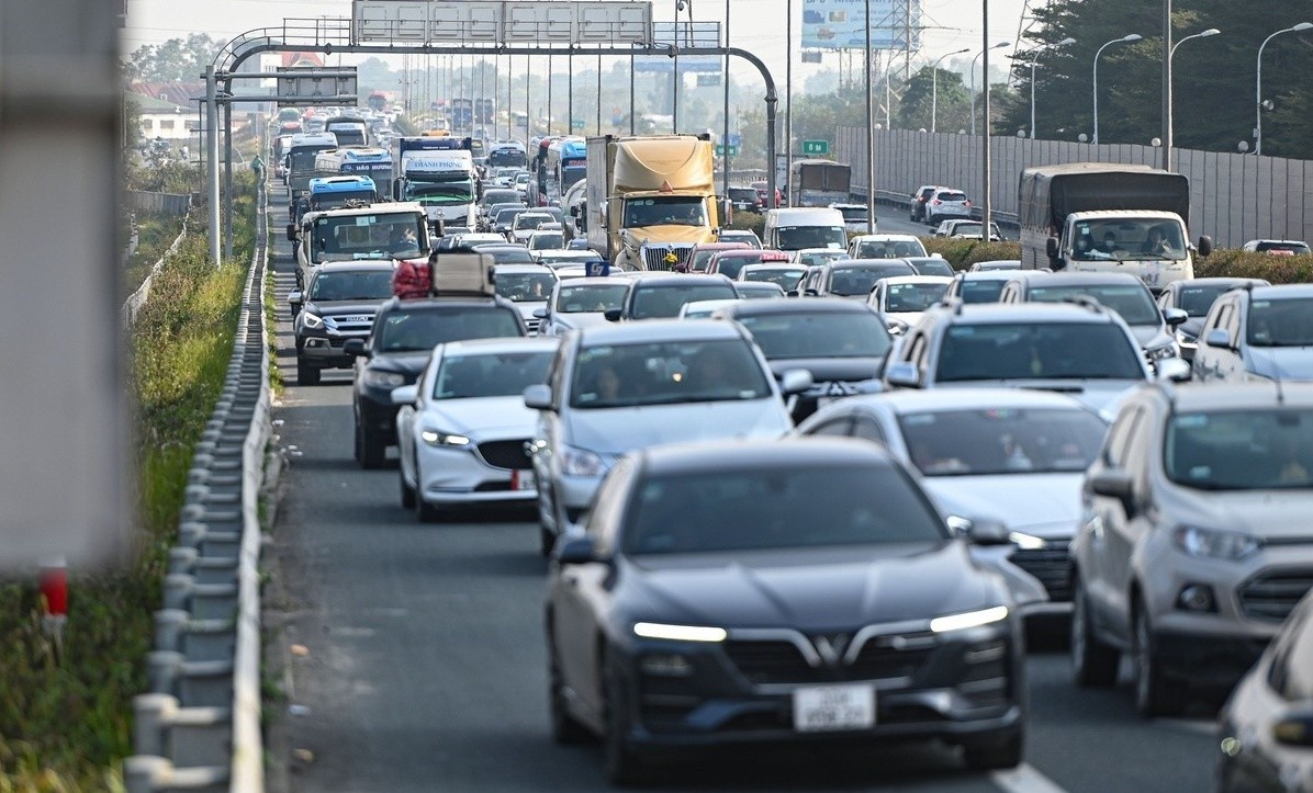 Hon mot trieu nguoi so huu oto o Ha Noi hinh anh