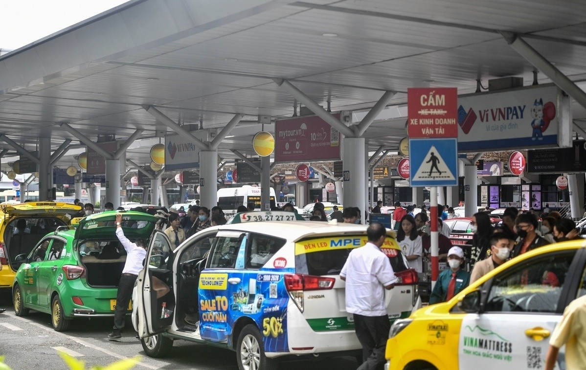 TCP huy phuong an tang phi taxi tai san bay Tan Son Nhat hinh anh